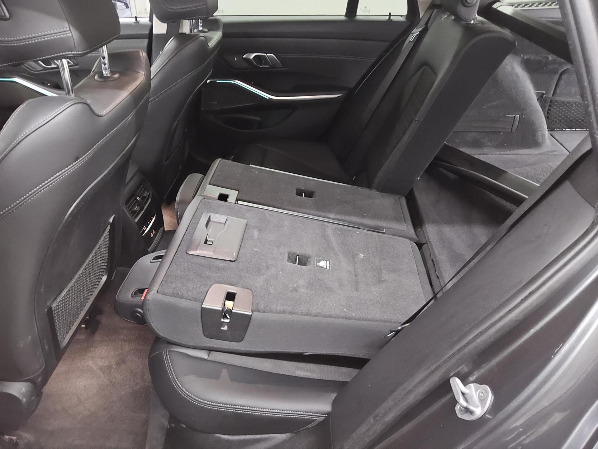 BMW 318dA Touring Sport-Line T-Leder Navi LED LC Pro 13