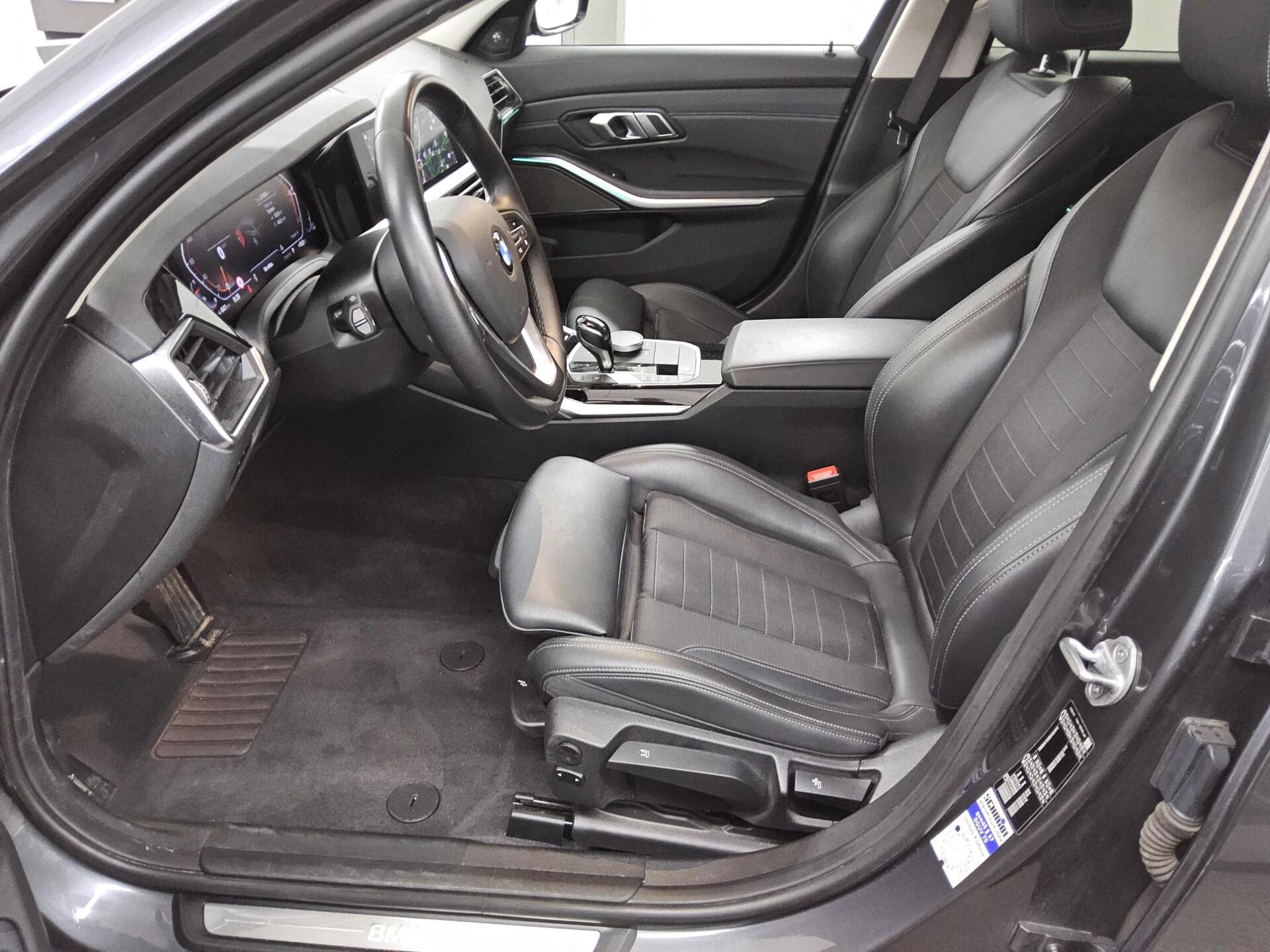 BMW 318dA Touring Sport-Line T-Leder Navi LED LC Pro 9