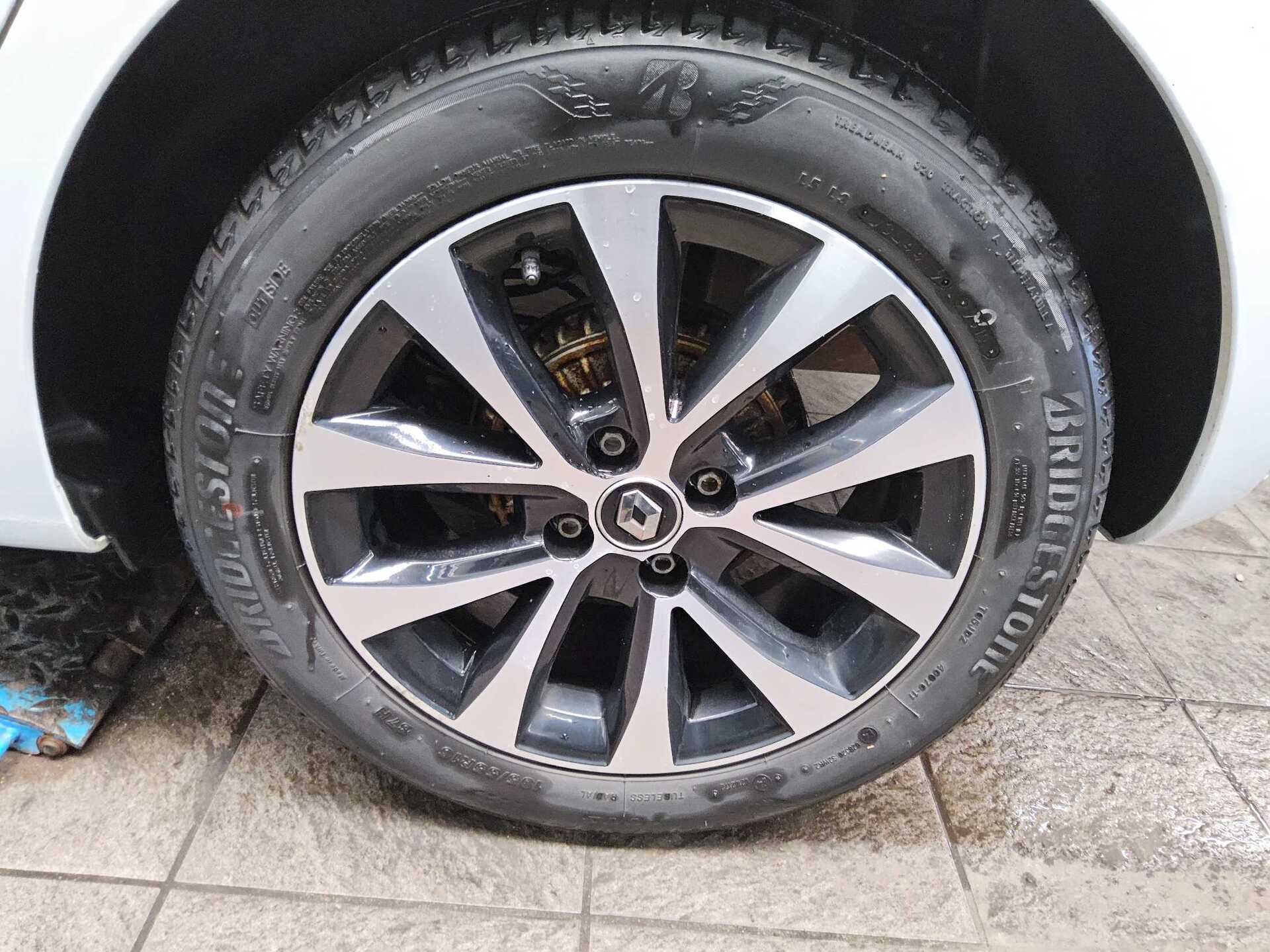 Renault Clio 1.0 Experience Navi LED PDC SHZ 10