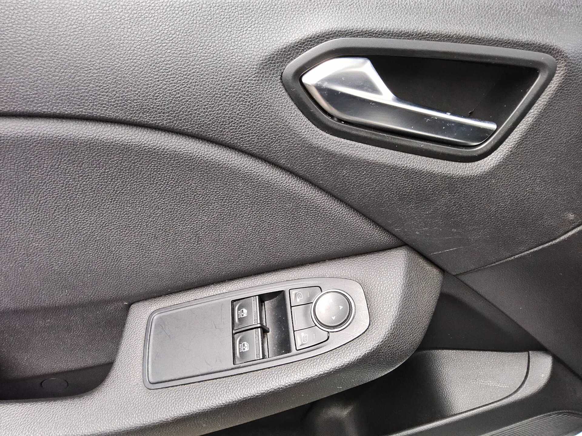 Renault Clio 1.0 Experience Navi LED PDC SHZ 9