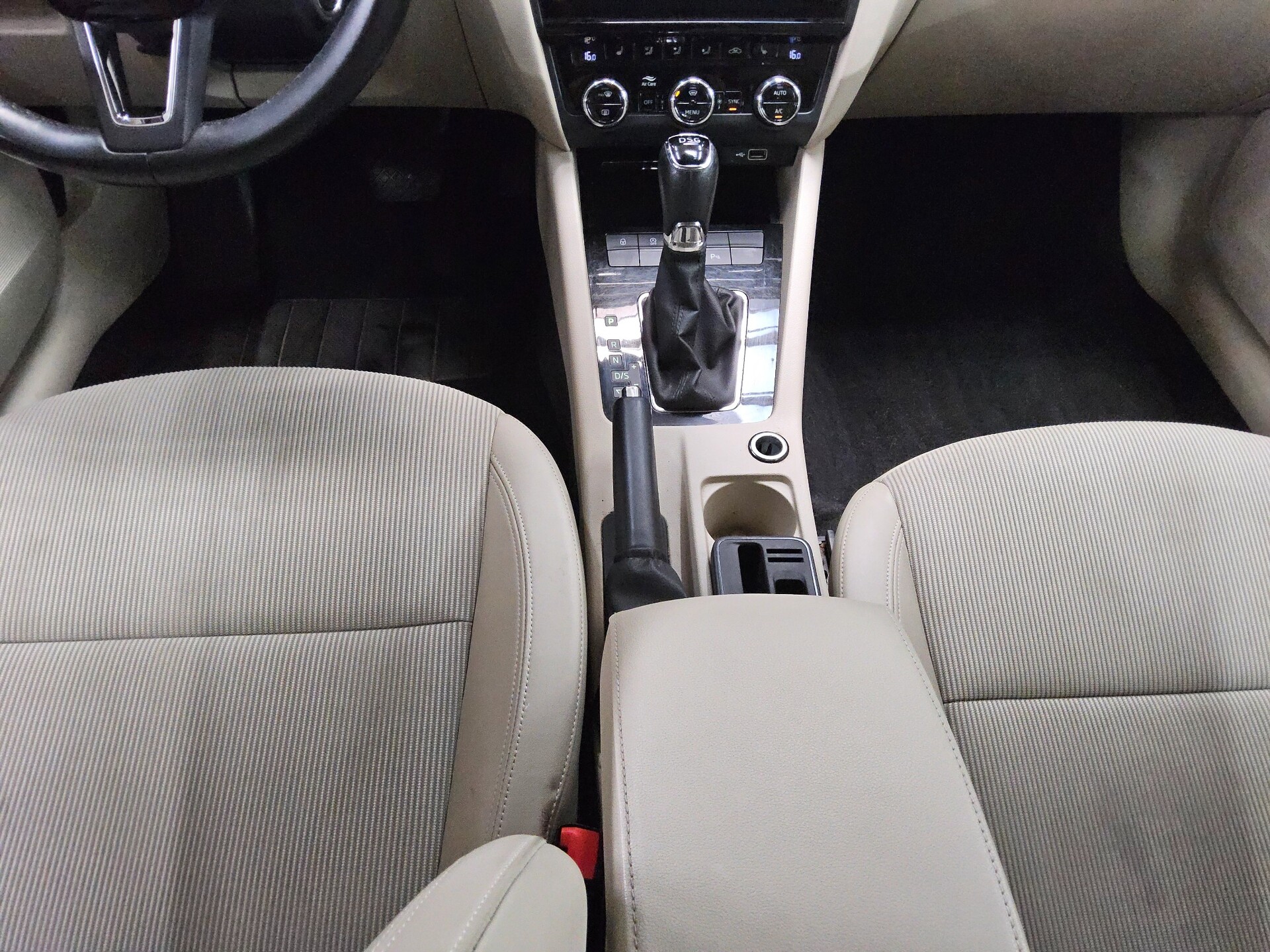 Skoda Octavia Kombi 2.0 TDI Style T-Leder Navi ACC PDC 6