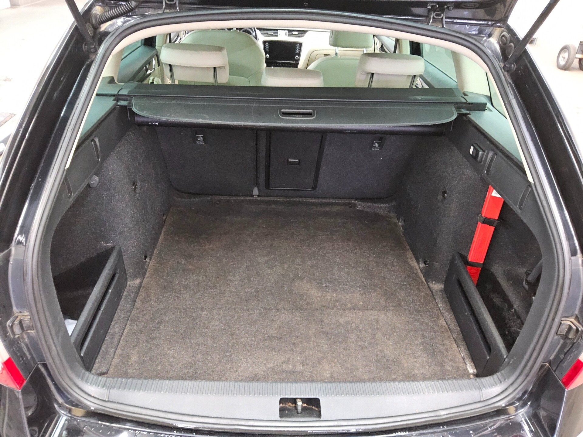 Skoda Octavia Kombi 2.0 TDI Style T-Leder Navi ACC PDC 11