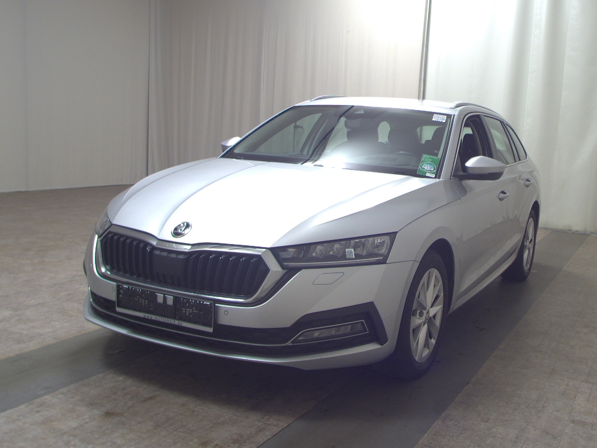 Skoda Octavia Kombi 2.0 TDI Style Leder Nav LED vc RFK 2