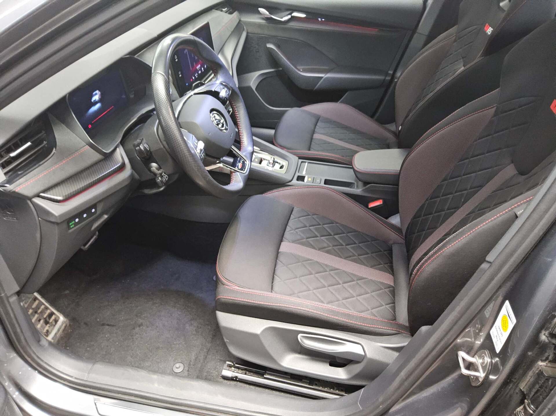 Skoda Octavia Kombi 2.0 TDI RS Navi LED vc Pano AHK 9