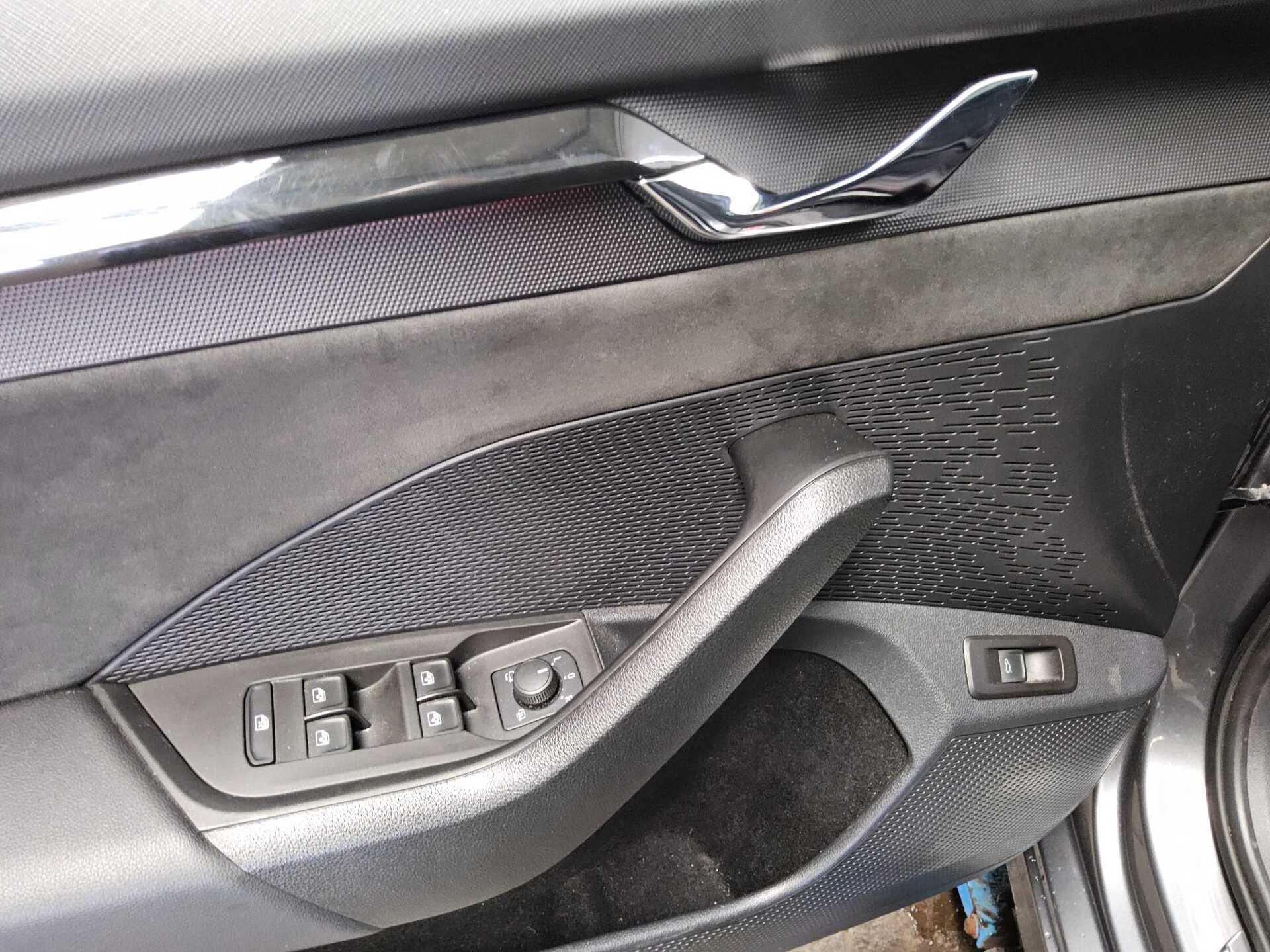 Skoda Octavia Kombi 2.0 TDI RS Navi LED vc Pano AHK 10