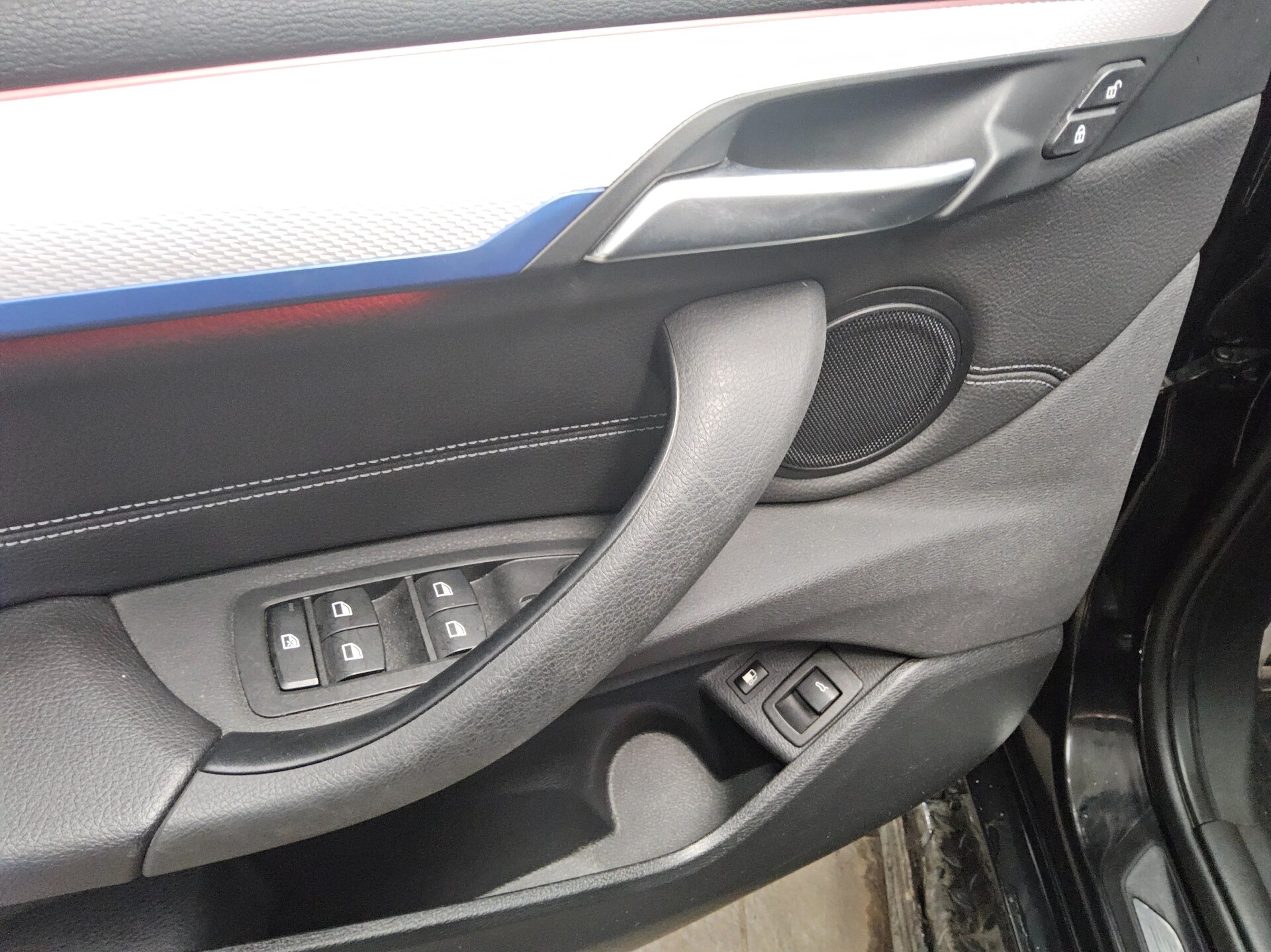 BMW X1 xDrive25e M-Sport Navi LED HuD Pano HiFi 9