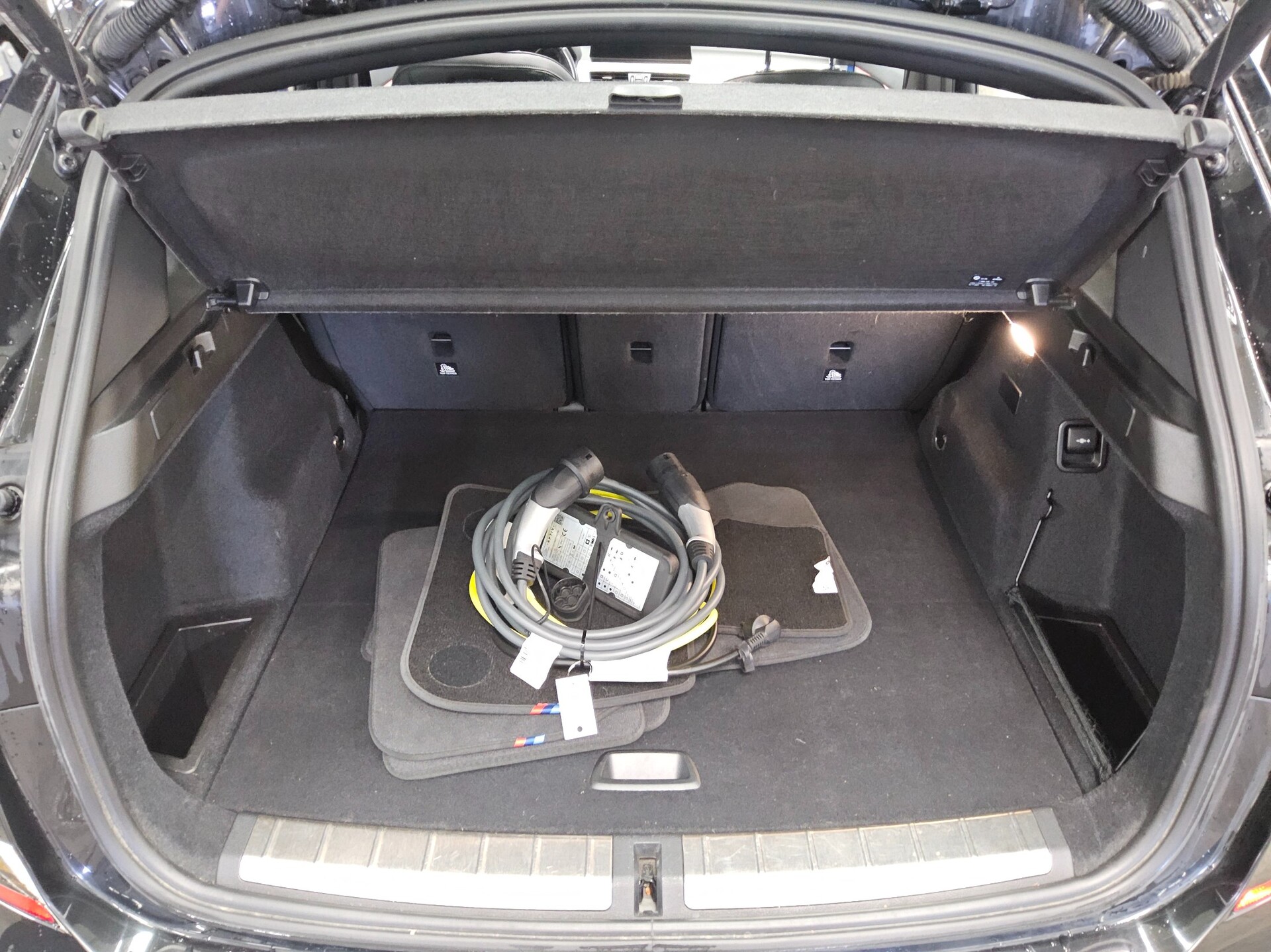 BMW X1 xDrive25e M-Sport Navi LED HuD Pano HiFi 13