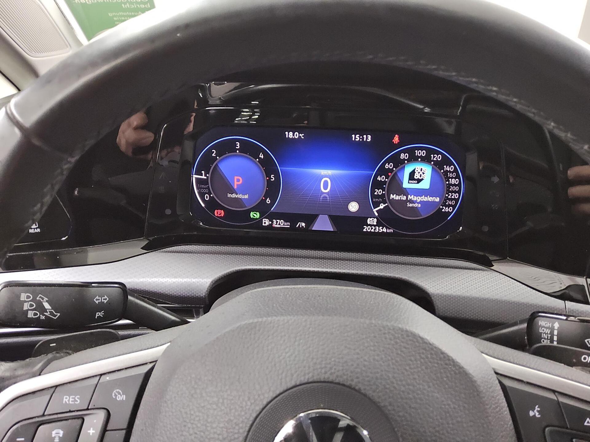 Volkswagen Golf-8 Var. 2.0 TDI Active Navi LED vc AHK StHzg 8