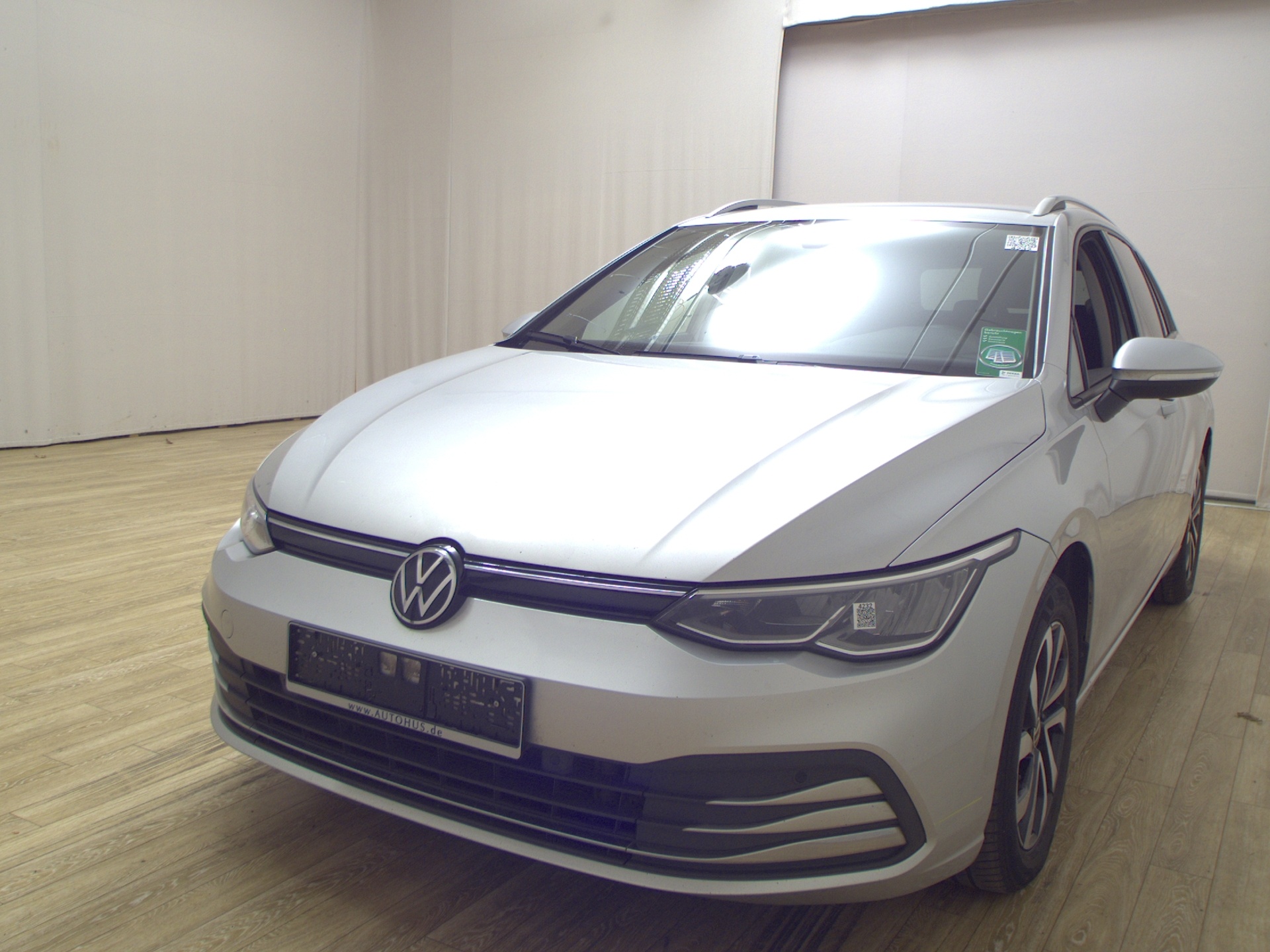 Volkswagen Golf-8 Var. 2.0 TDI Active Navi LED vc AHK StHzg 2