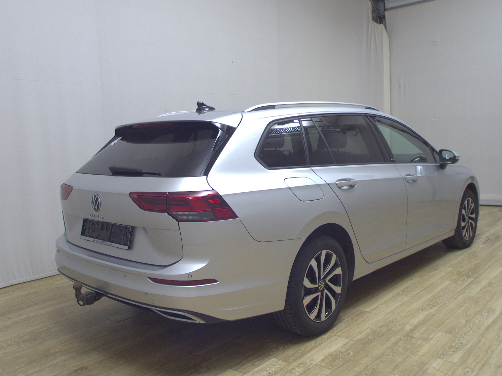 Volkswagen Golf-8 Var. 2.0 TDI Active Navi LED vc AHK StHzg 4