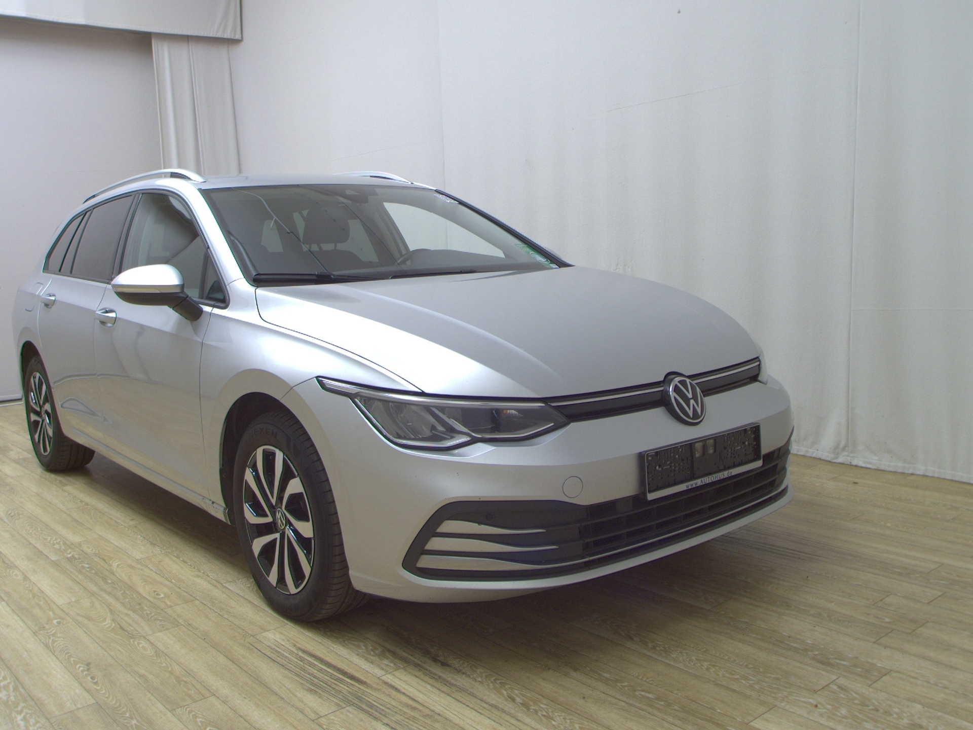 Volkswagen Golf-8 Var. 2.0 TDI Active Navi LED vc AHK StHzg 3