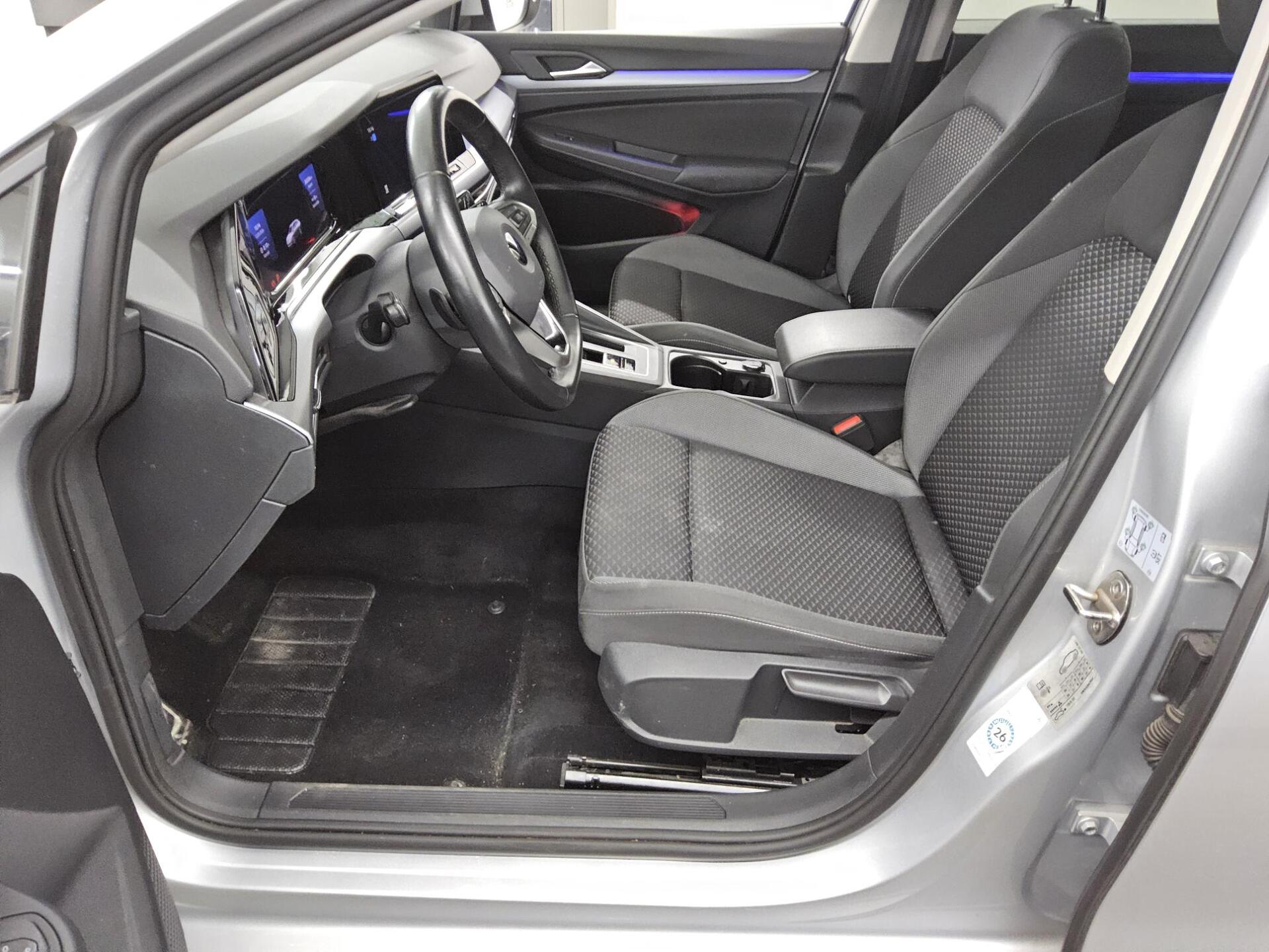 Volkswagen Golf-8 Var. 2.0 TDI Active Navi LED vc AHK StHzg 9