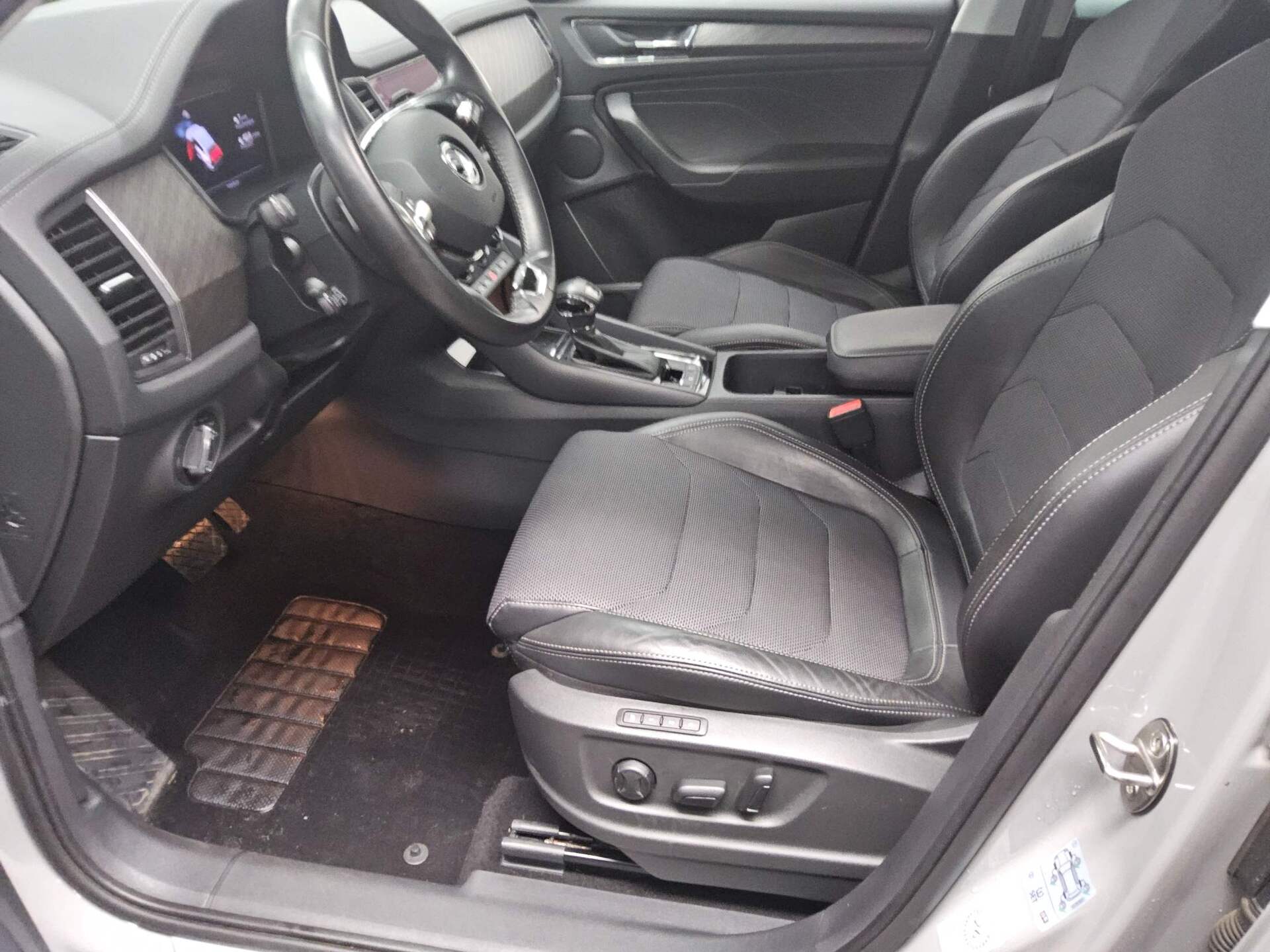 Skoda Kodiaq 2.0 TDI 4x4 Style Navi LED vc StHzg AHK 9