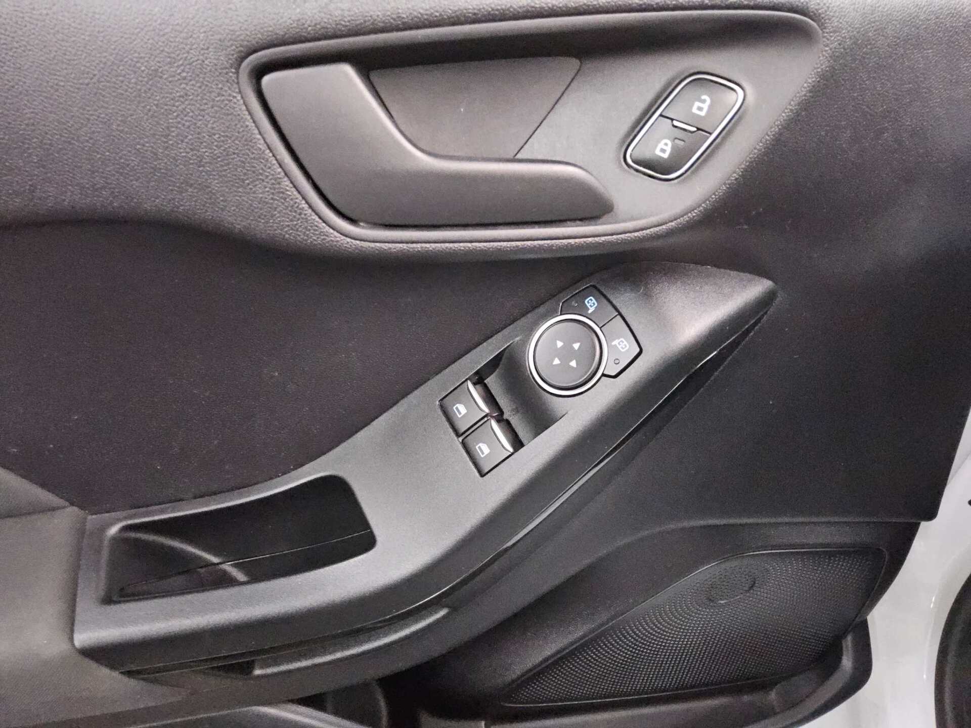 Ford Fiesta 1.0 EB Cool&Connect LED Shz Radio Klima 9