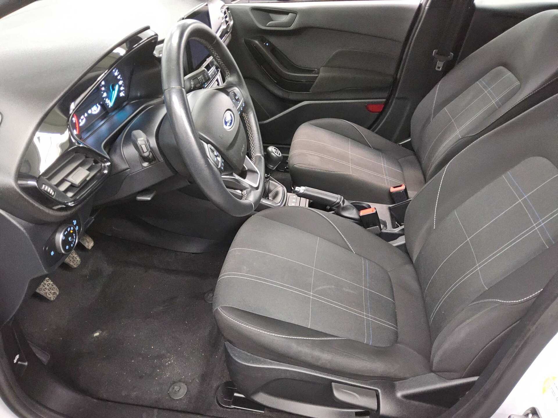 Ford Fiesta 1.0 EB Cool&Connect LED Shz Radio Klima 8