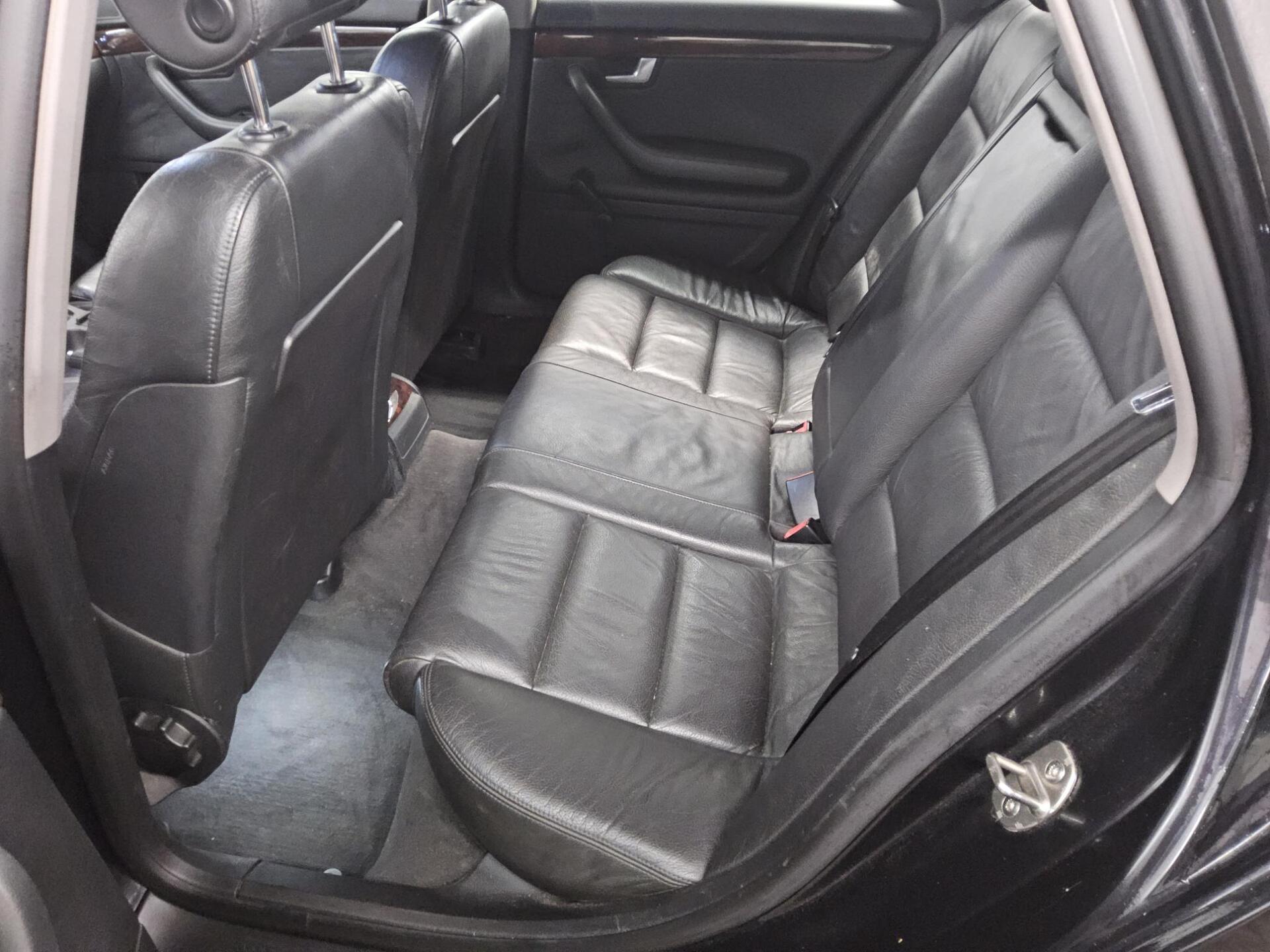 Audi A4 Avant 1.9 TDI Leder Shz AHK PDC Klima 12