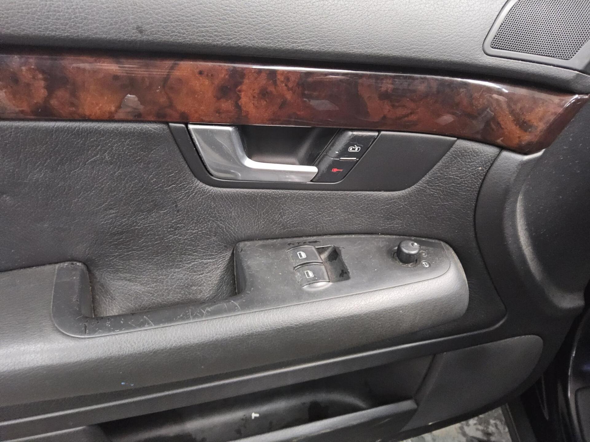 Audi A4 Avant 1.9 TDI Leder Shz AHK PDC Klima 9