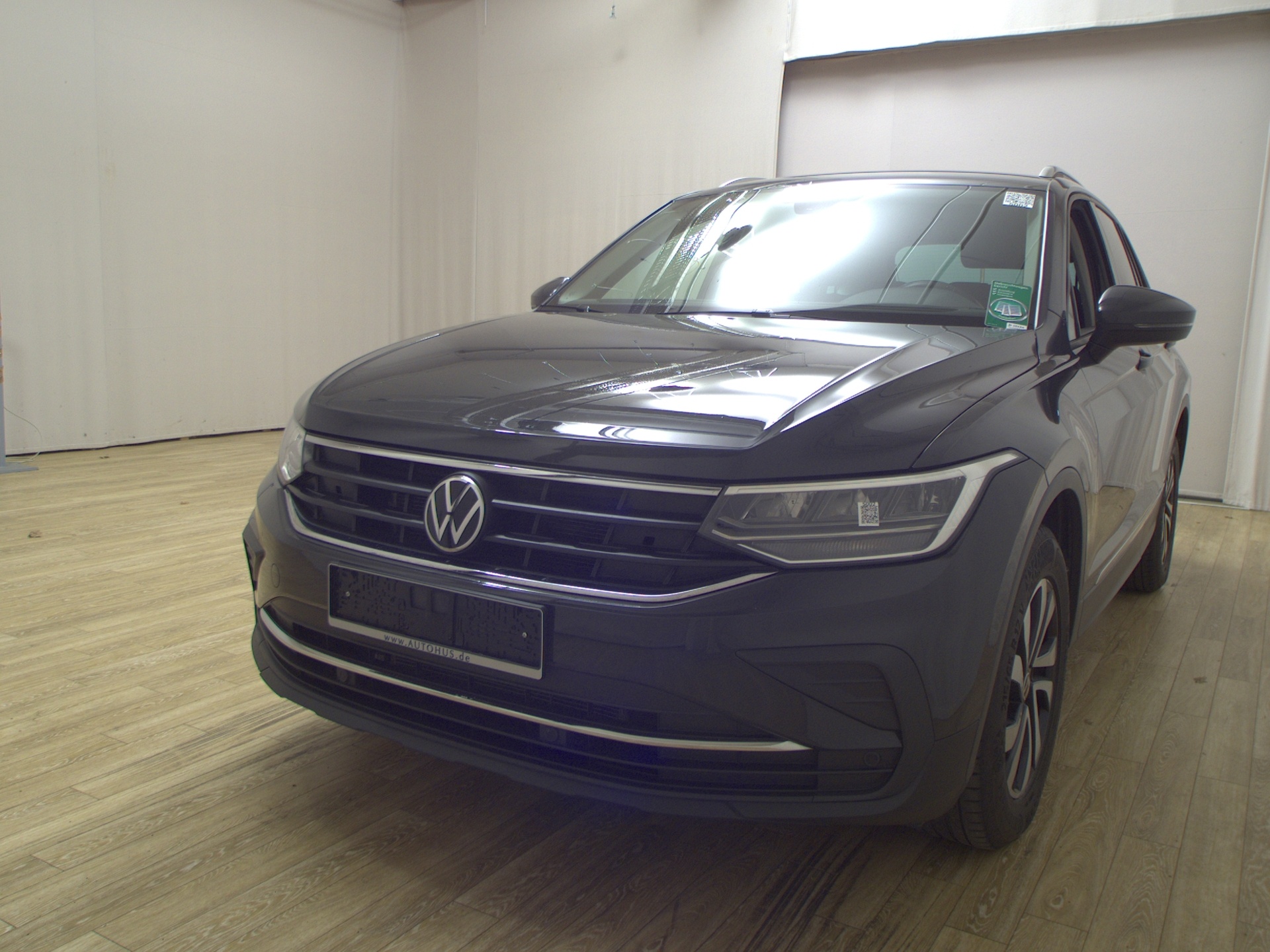 Volkswagen Tiguan 2.0 TDI Active Navi LED AHK RfK StHzg ACC 2