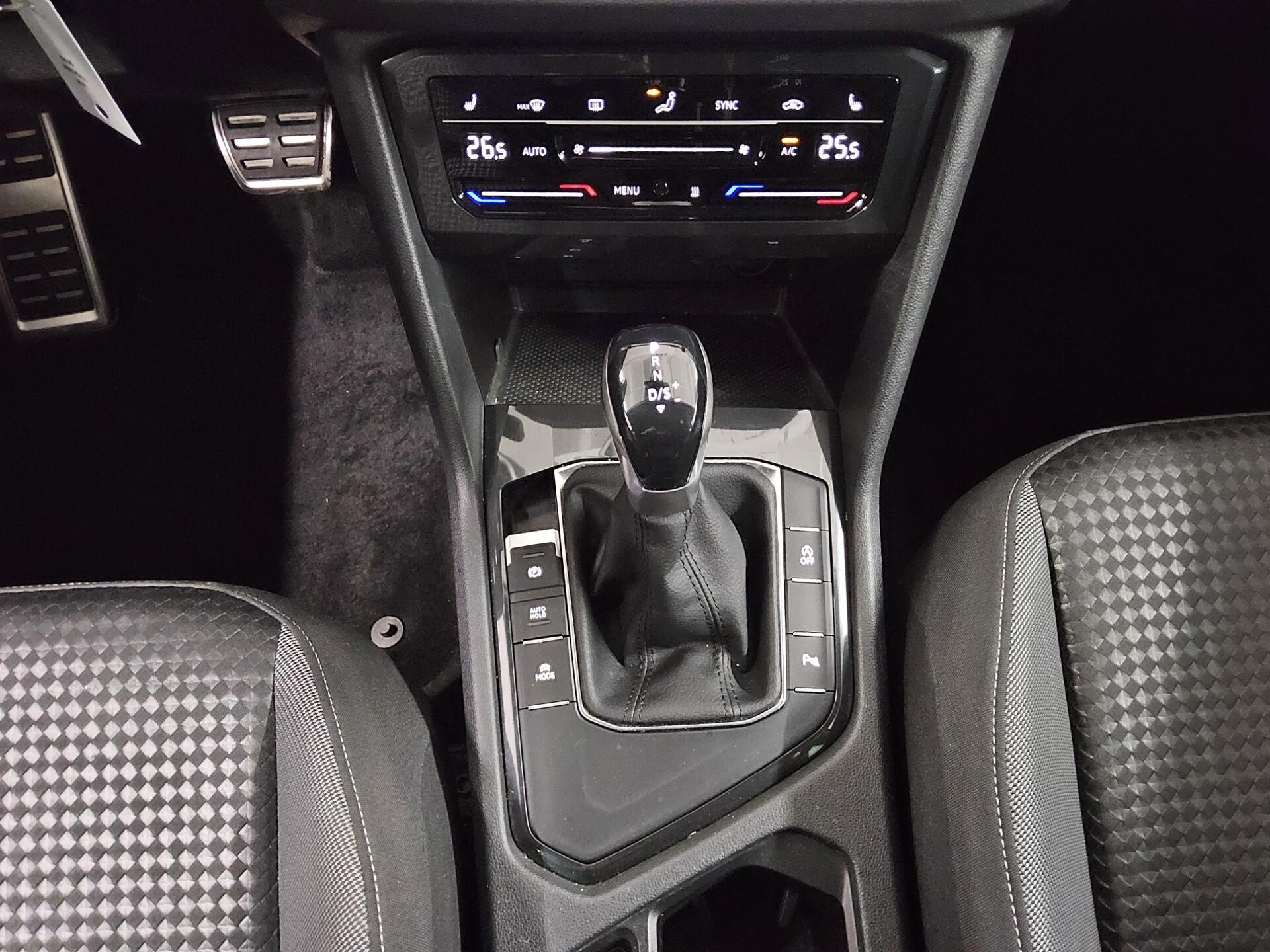 Volkswagen Tiguan 2.0 TDI Active Navi LED AHK RfK StHzg ACC 6