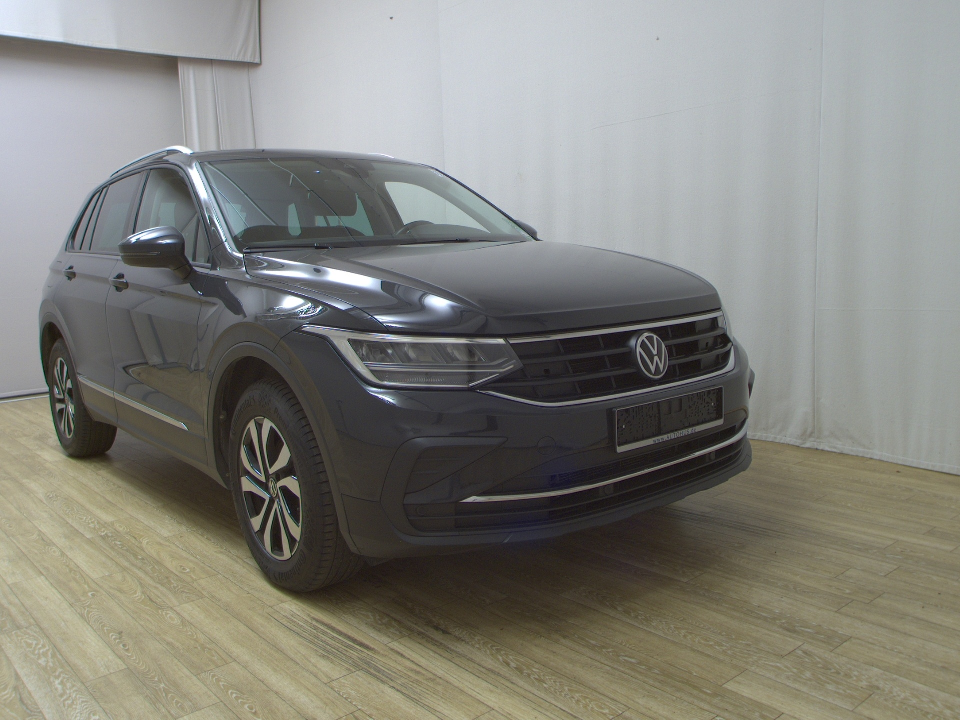 Volkswagen Tiguan 2.0 TDI Active Navi LED AHK RfK StHzg ACC 3