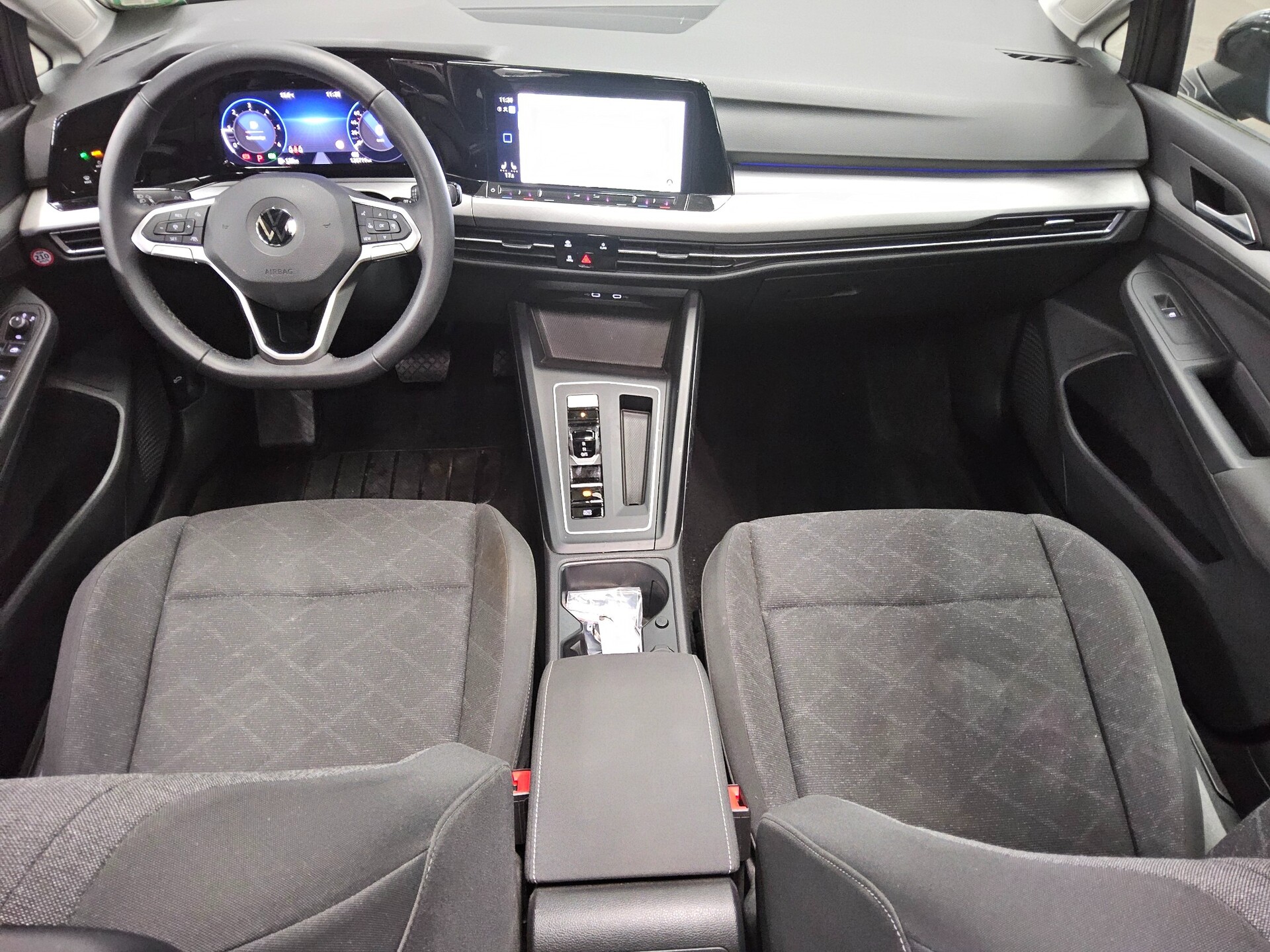 Volkswagen Golf-8 Var. 2.0 TDI Life Navi LED DC Pano ACC 5