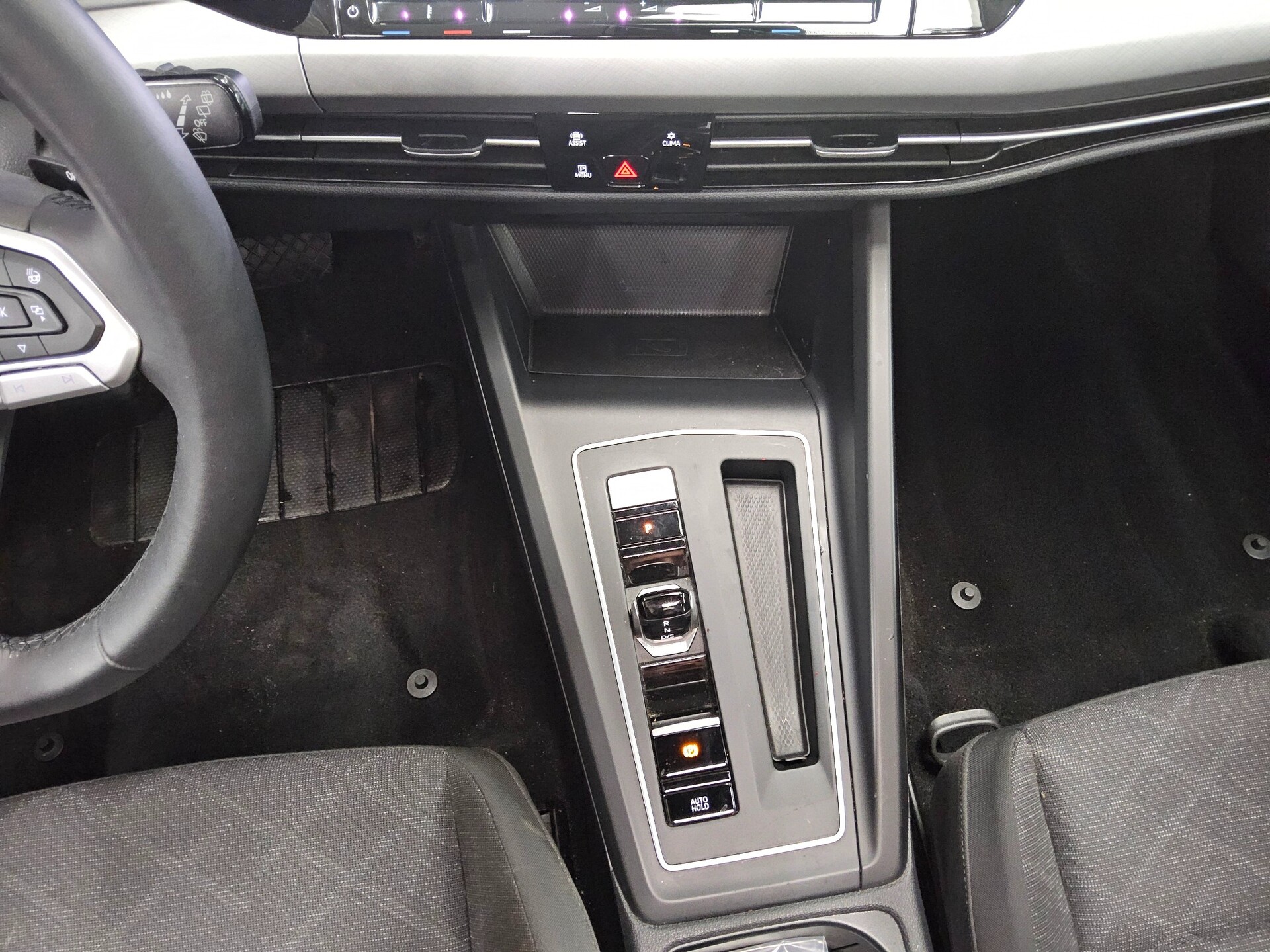 Volkswagen Golf-8 Var. 2.0 TDI Life Navi LED DC Pano ACC 6