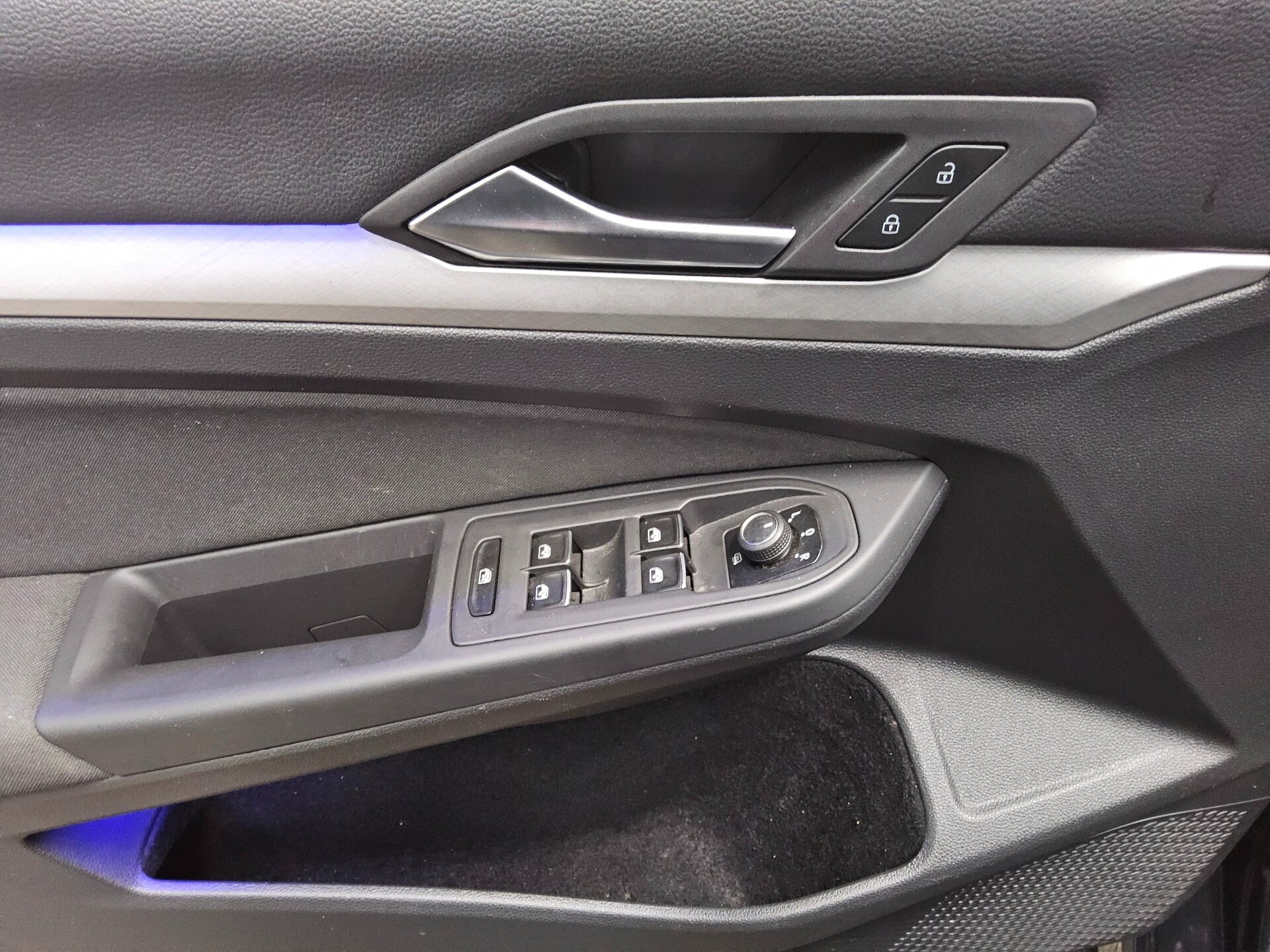 Volkswagen Golf-8 Var. 2.0 TDI Life Navi LED DC Pano ACC 10