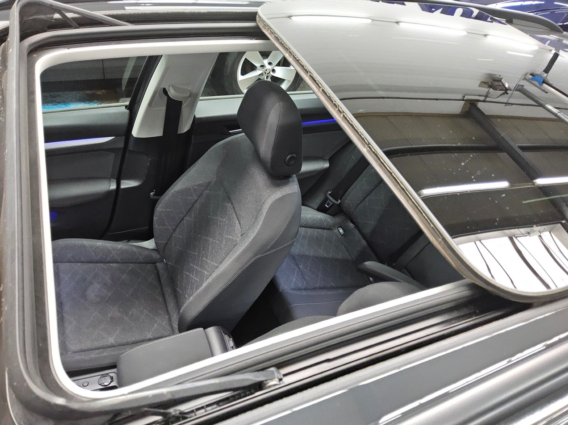 Volkswagen Golf-8 Var. 2.0 TDI Life Navi LED DC Pano ACC 12