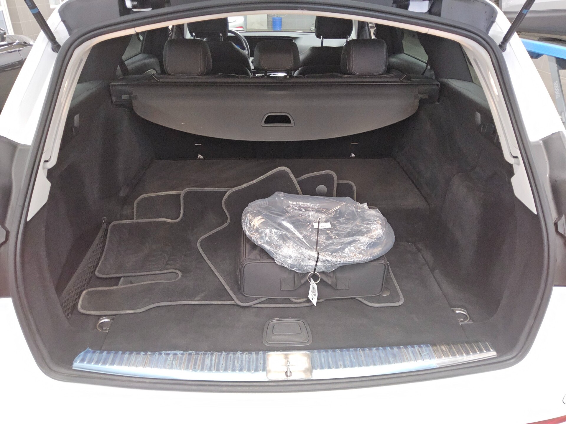 Mercedes-Benz E 300 T de Avantgarde Leder Night Widescreen LED 12