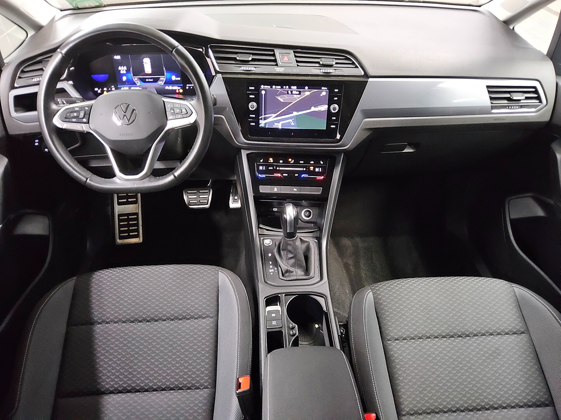 Volkswagen Touran 2.0 TDI Active 7-Sitze Navi AID LED AHK 5