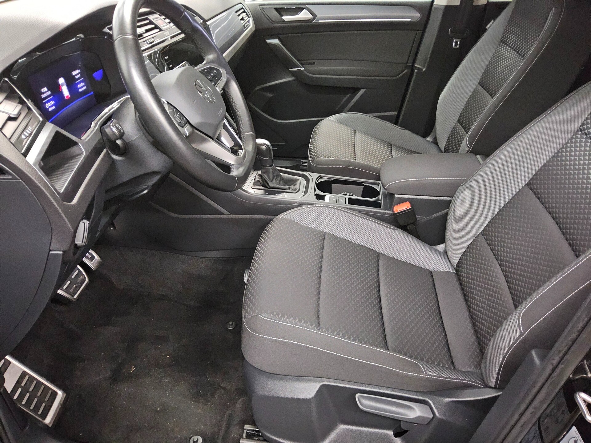 Volkswagen Touran 2.0 TDI Active 7-Sitze Navi AID LED AHK 9