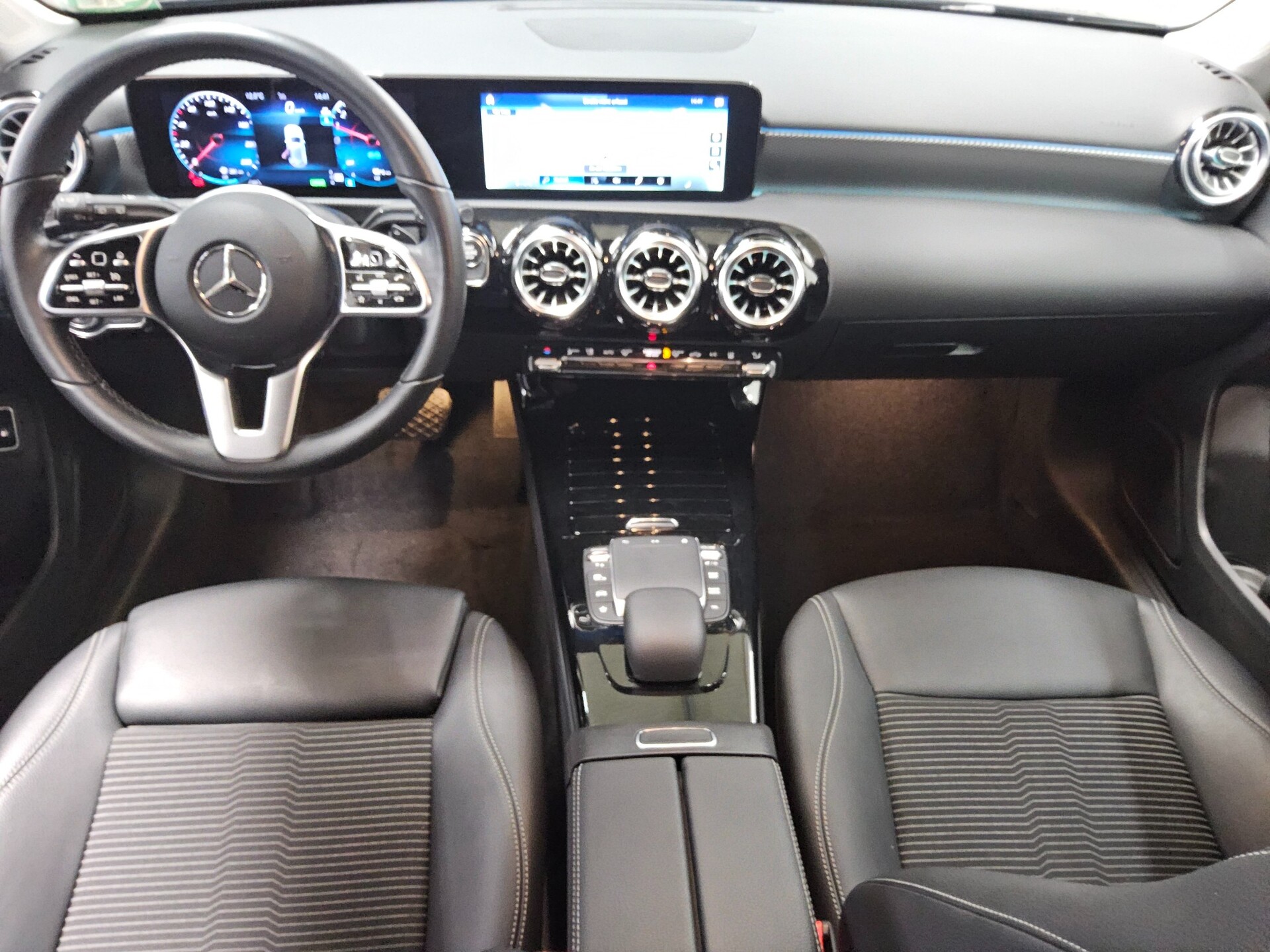 Mercedes-Benz A 250 e Progressive T-Leder Navi LED RfK Shz 5
