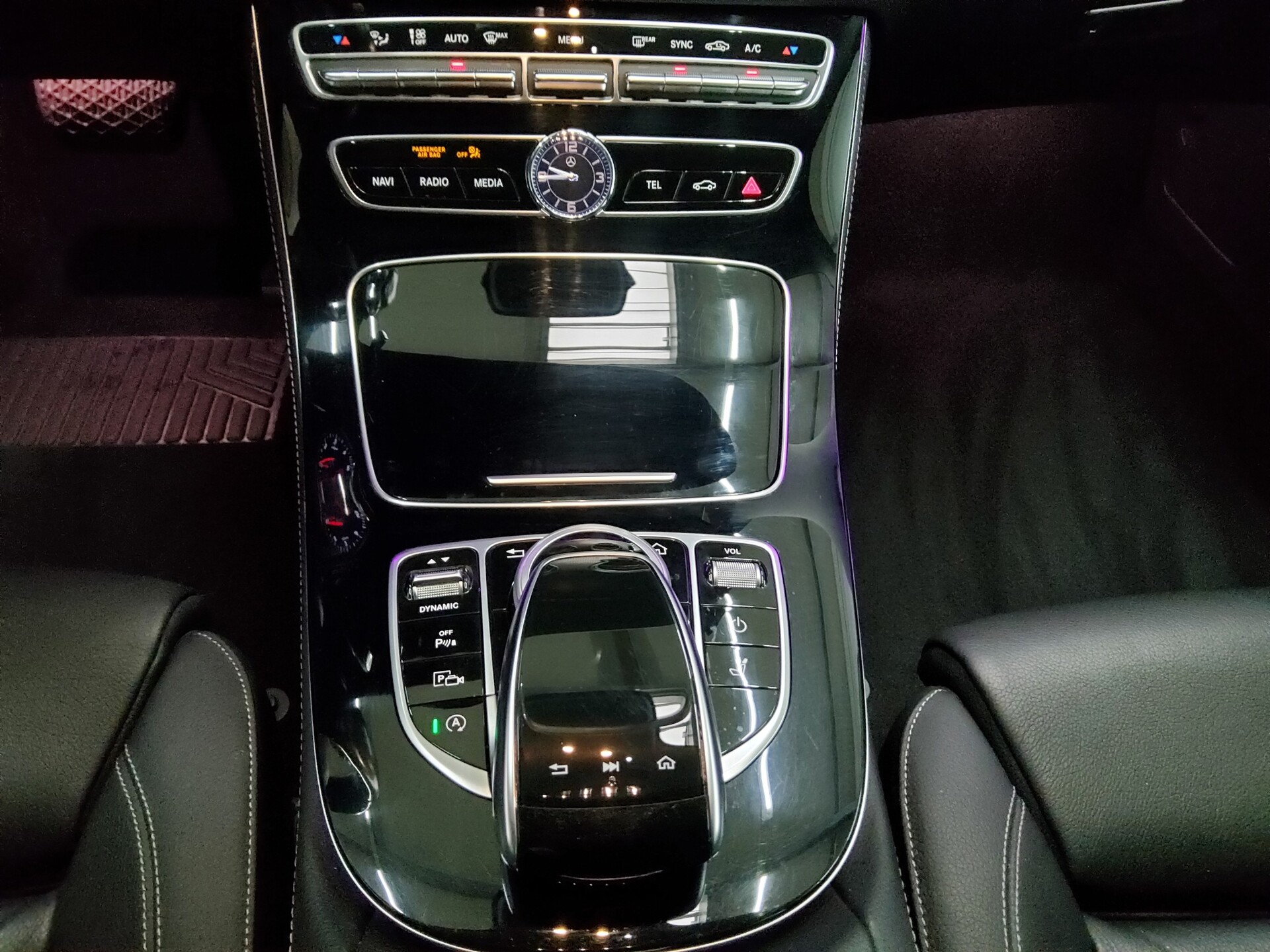 Mercedes-Benz E 300 T d Avantgarde Leder Navi LED RfK Distr+ 6
