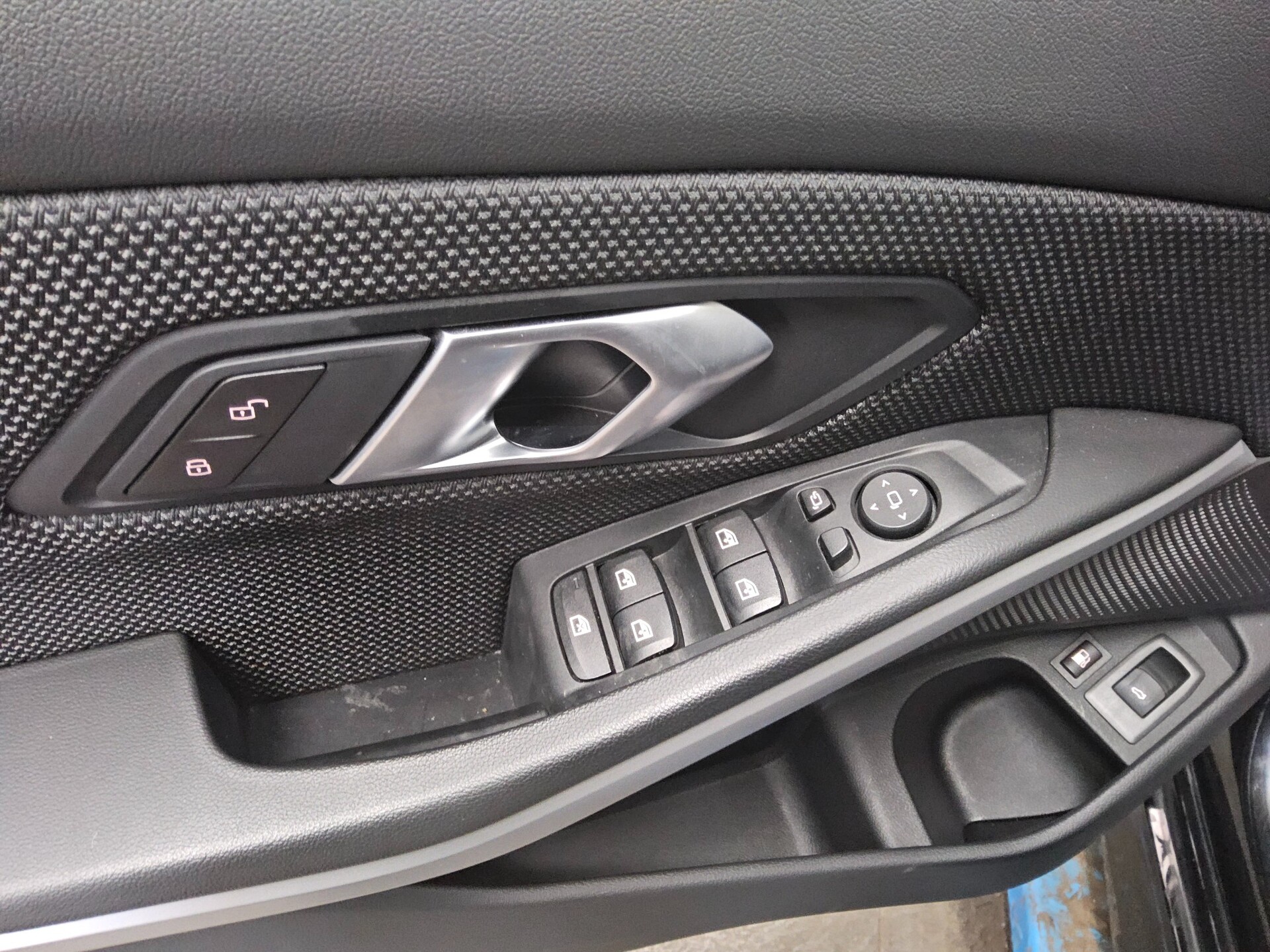 BMW 330e Touring Advantage Navi LED+ LC-Pro HiFi PDC 9