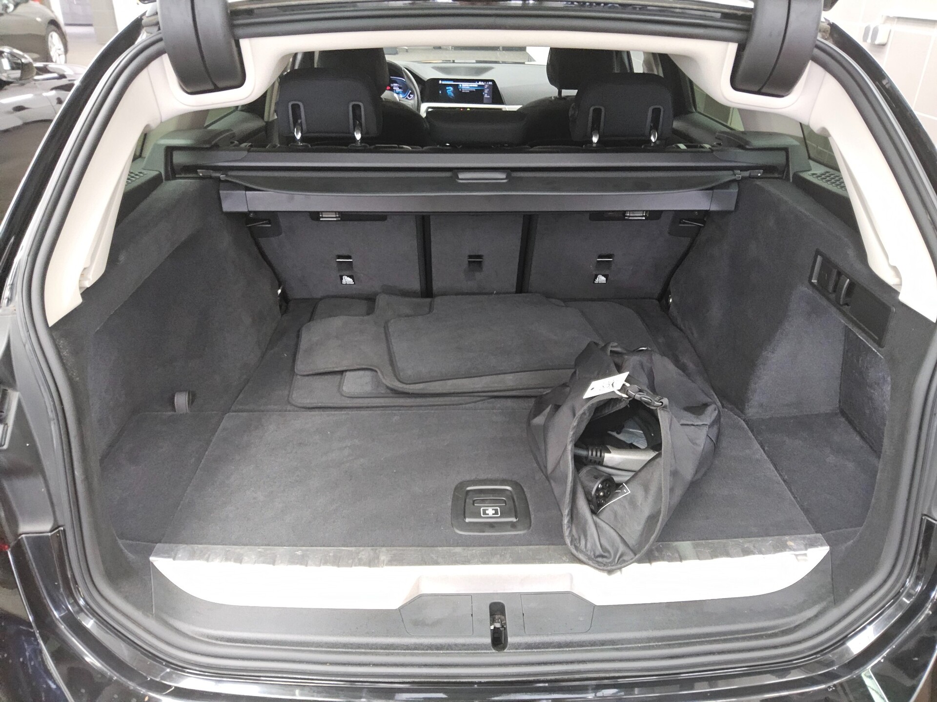 BMW 330e Touring Advantage Navi LED+ LC-Pro HiFi PDC 12