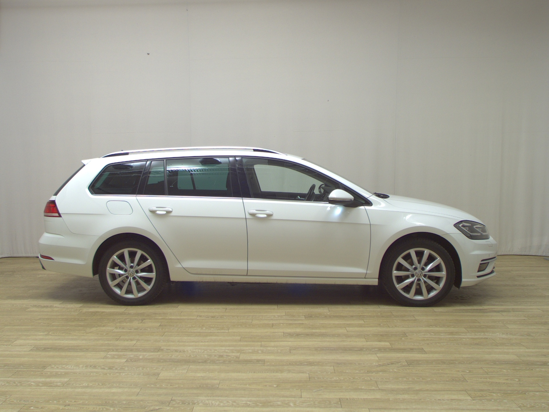 Volkswagen Golf-7 Var. 1.5 TSI Highline Navi LED ACC PDC