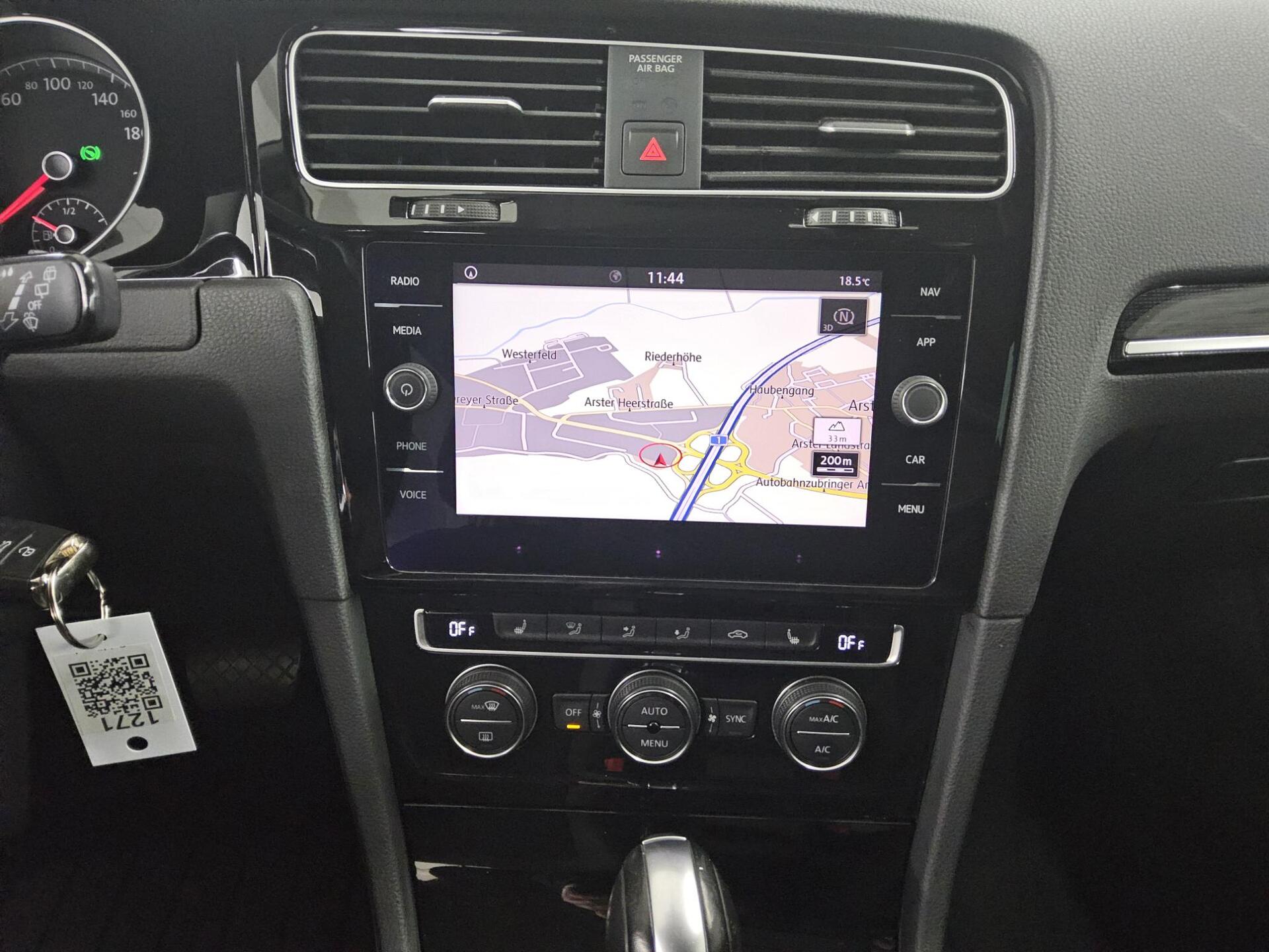 Volkswagen Golf-7 Var. 1.5 TSI Highline Navi LED ACC PDC 7