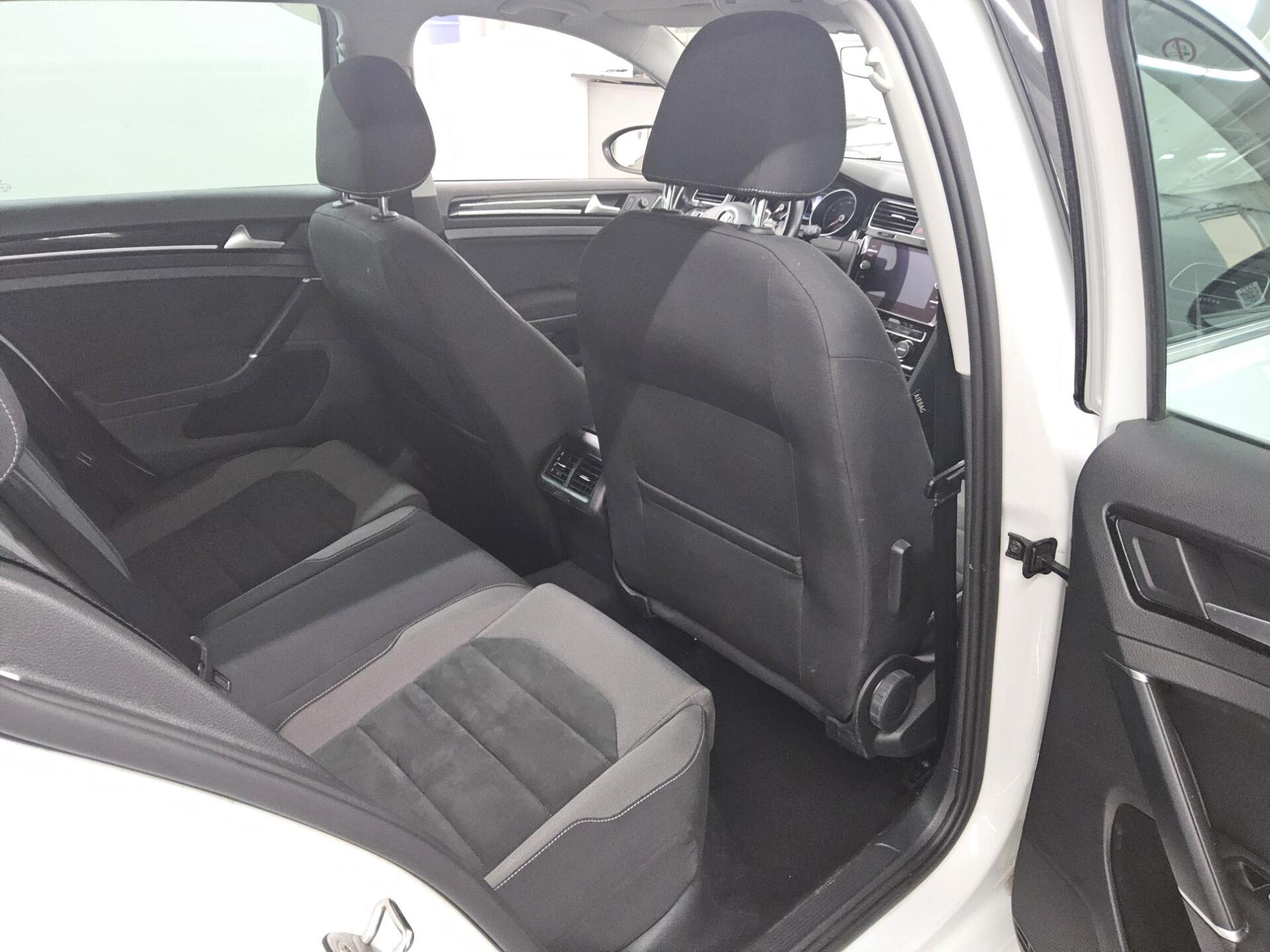 Volkswagen Golf-7 Var. 1.5 TSI Highline Navi LED ACC PDC 13