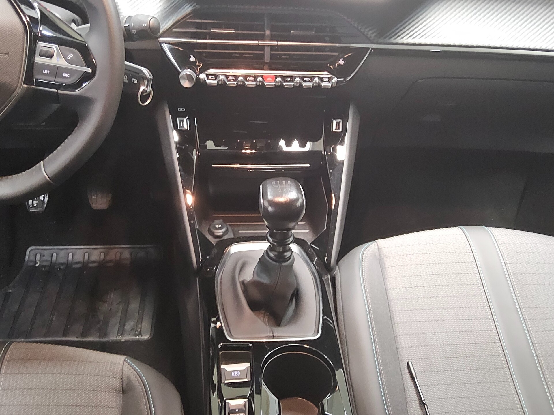 Peugeot 208 1.2 PureTech Allure Navi LED PDC SHZ 6