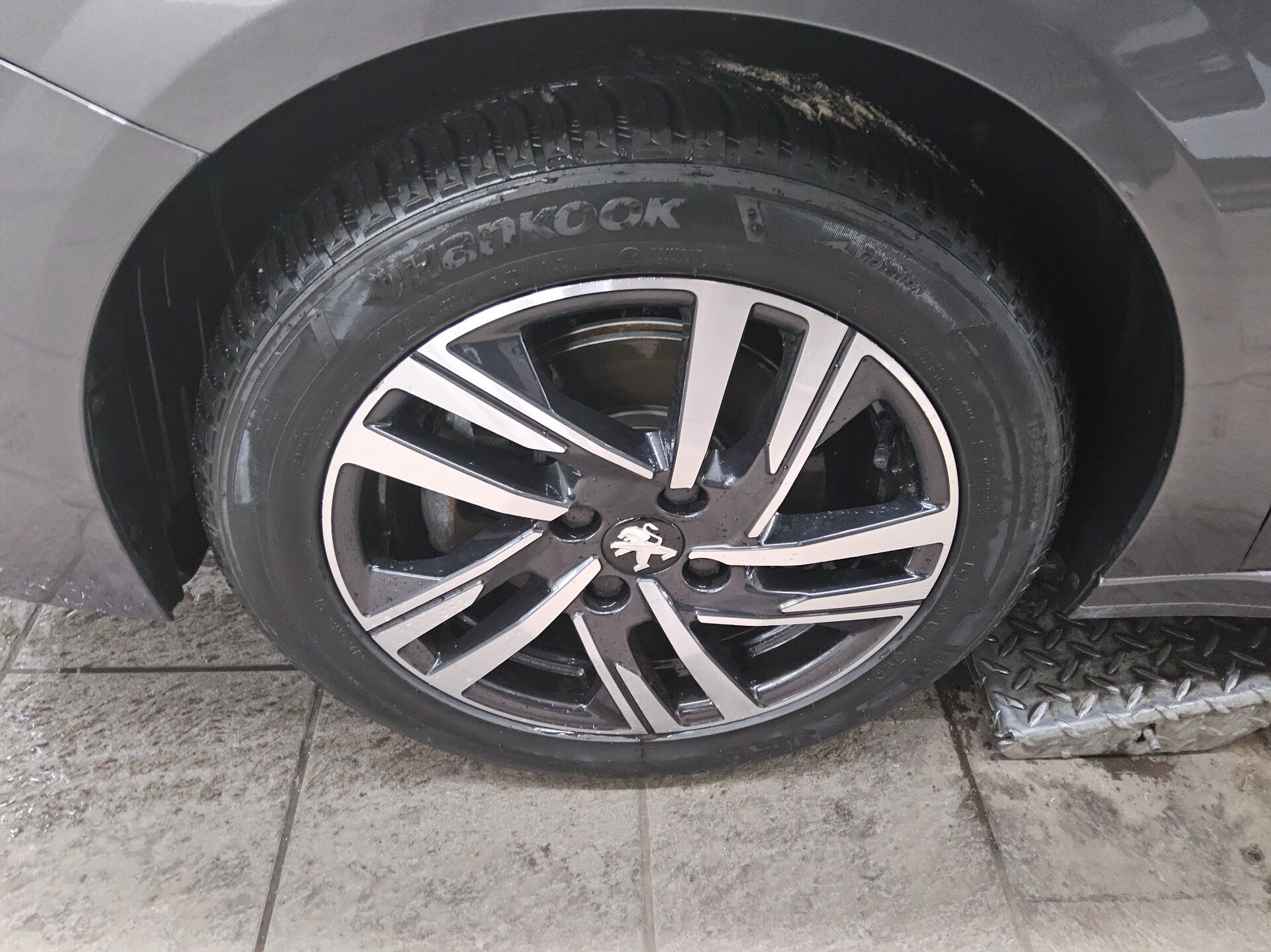 Peugeot 208 1.2 PureTech Allure Navi LED PDC SHZ 10