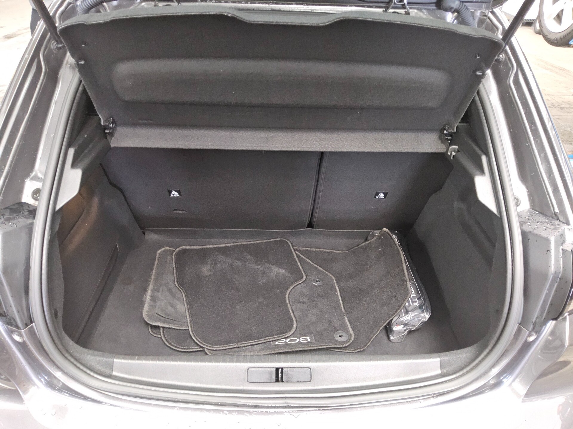 Peugeot 208 1.2 PureTech Allure Navi LED PDC SHZ 11