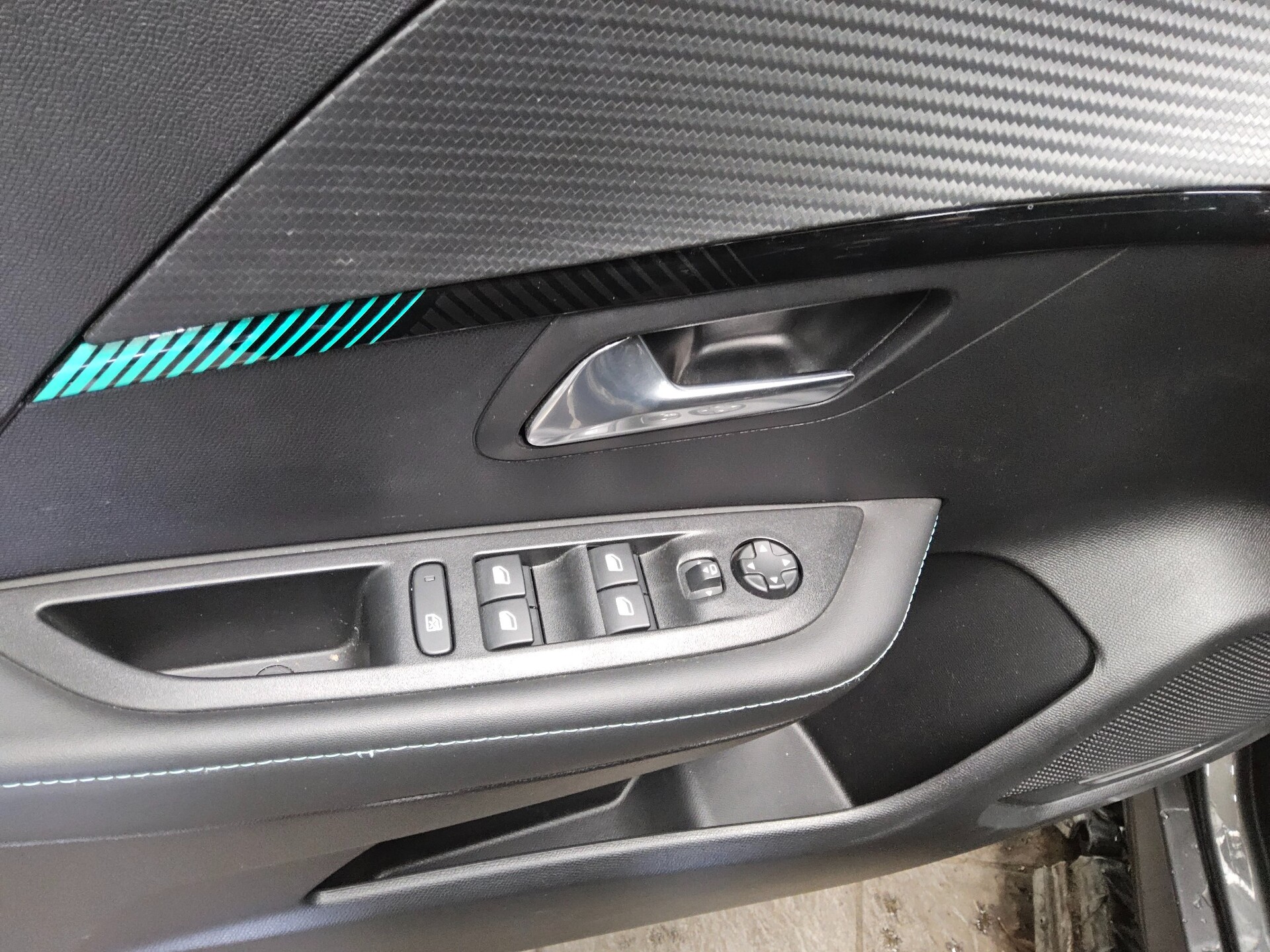 Peugeot 208 1.2 PureTech Allure Navi LED PDC SHZ 9