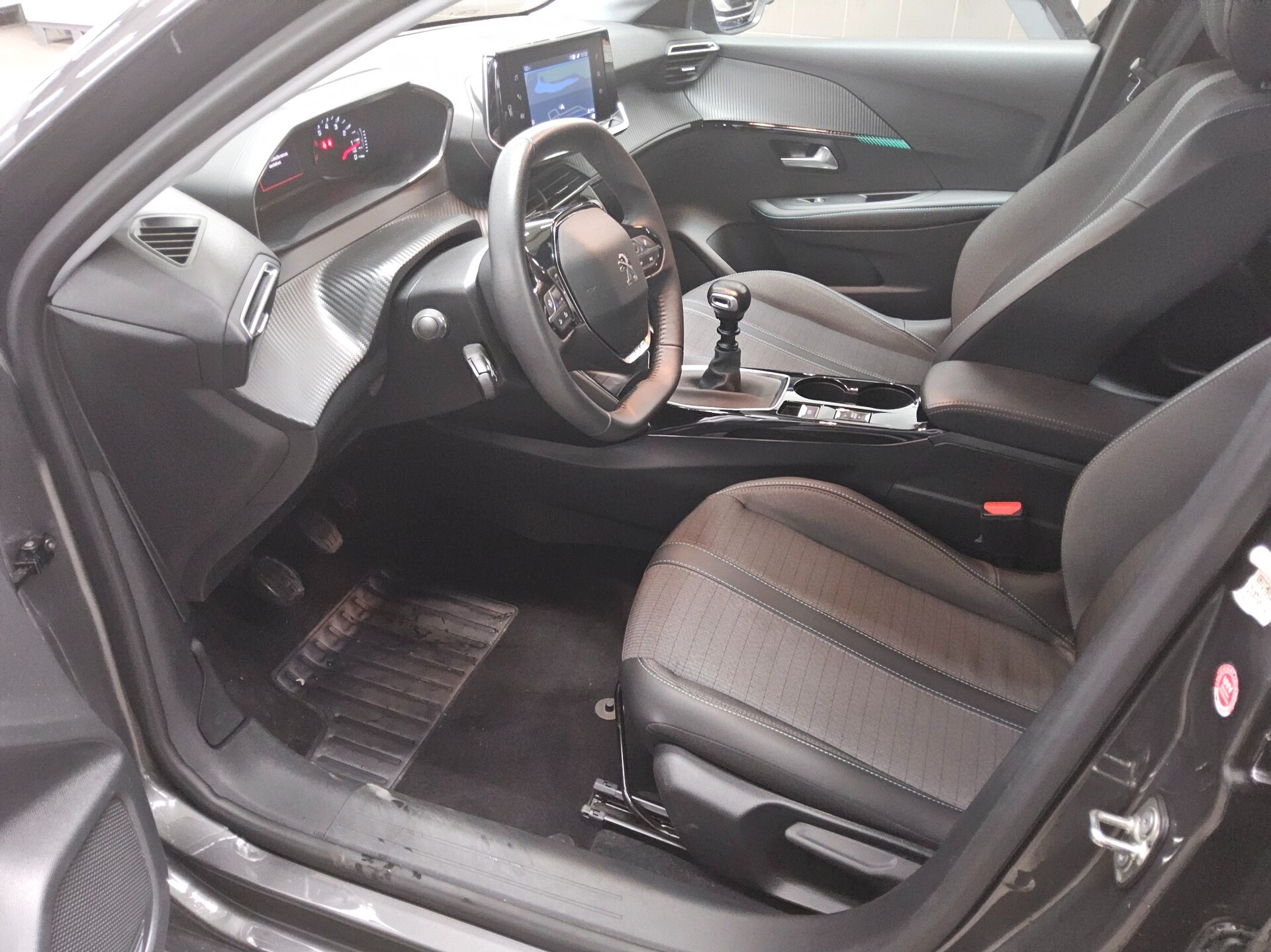 Peugeot 208 1.2 PureTech Allure Navi LED PDC SHZ 8