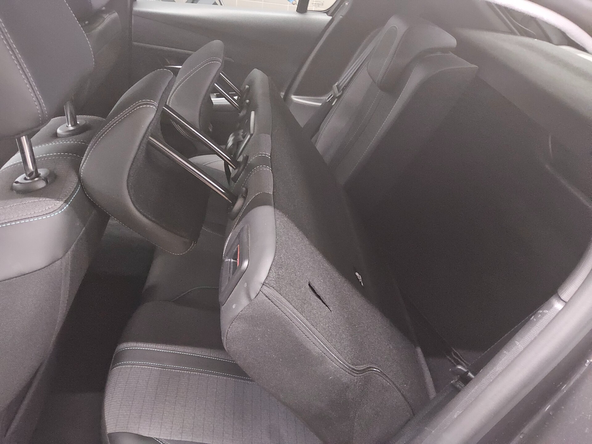 Peugeot 208 1.2 PureTech Allure Navi LED PDC SHZ 13