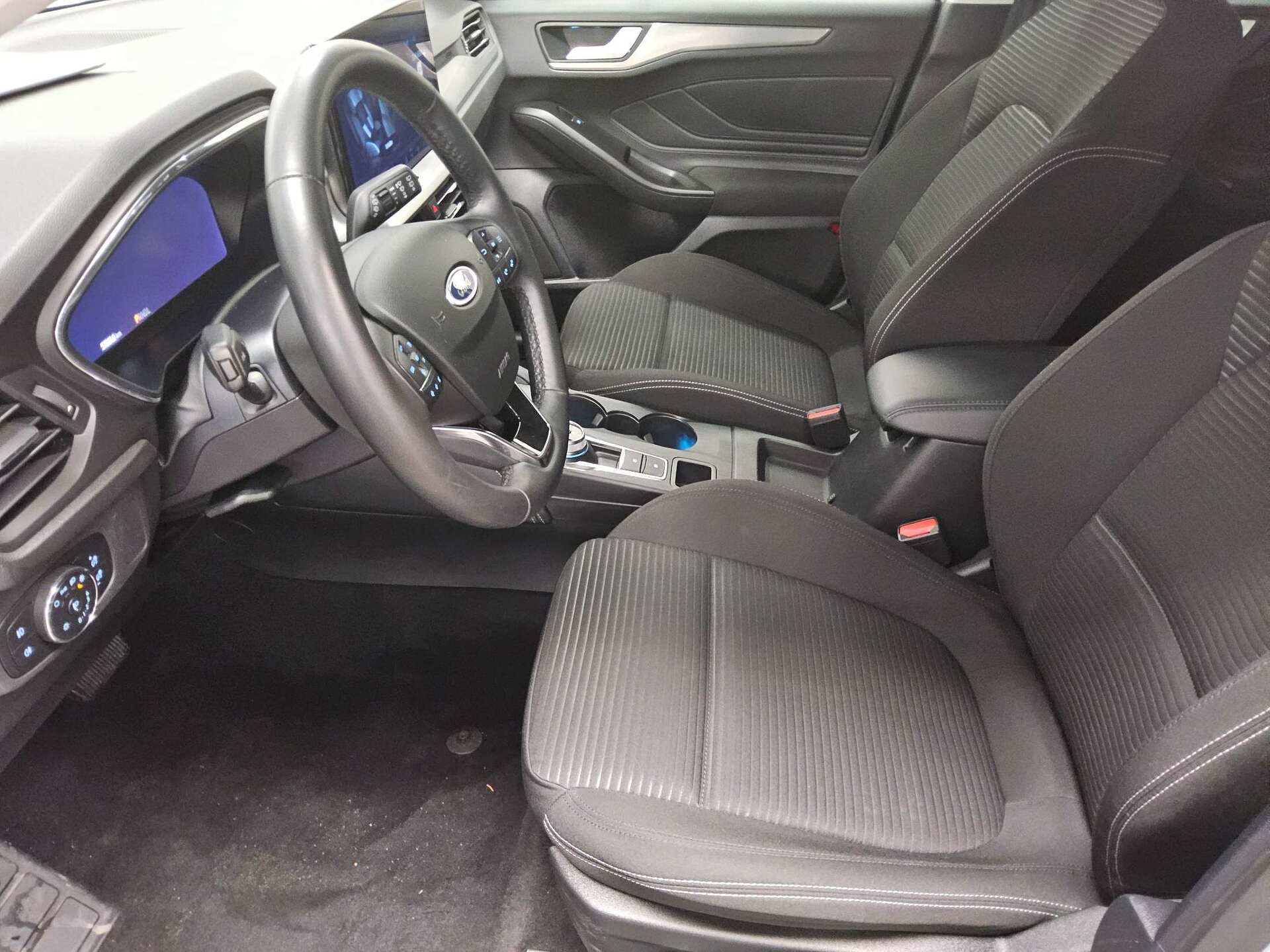 Ford Focus Turnier 1.5 EB Titanium X Navi DC LED RFK 9