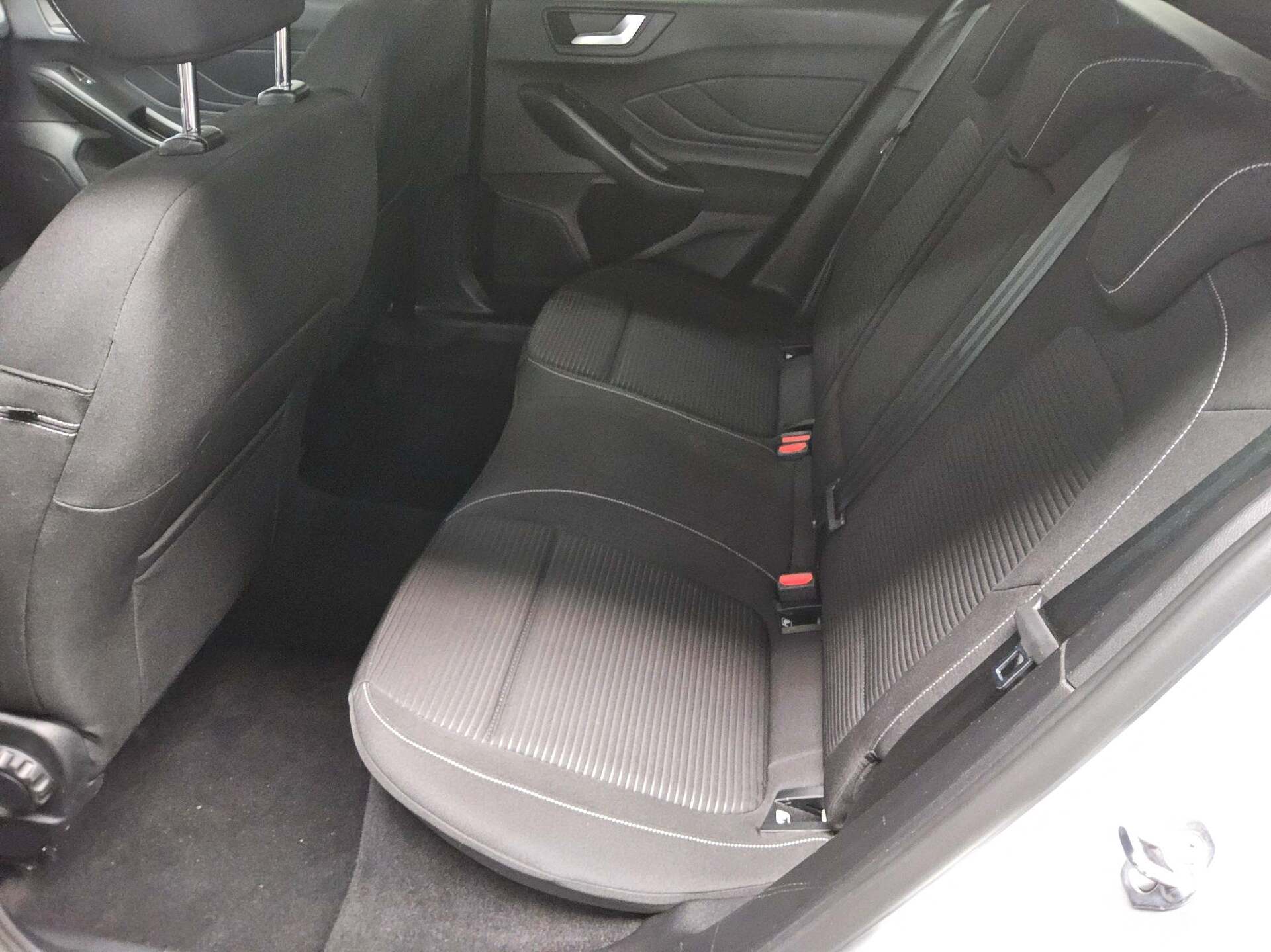 Ford Focus Turnier 1.5 EB Titanium X Navi DC LED RFK 13