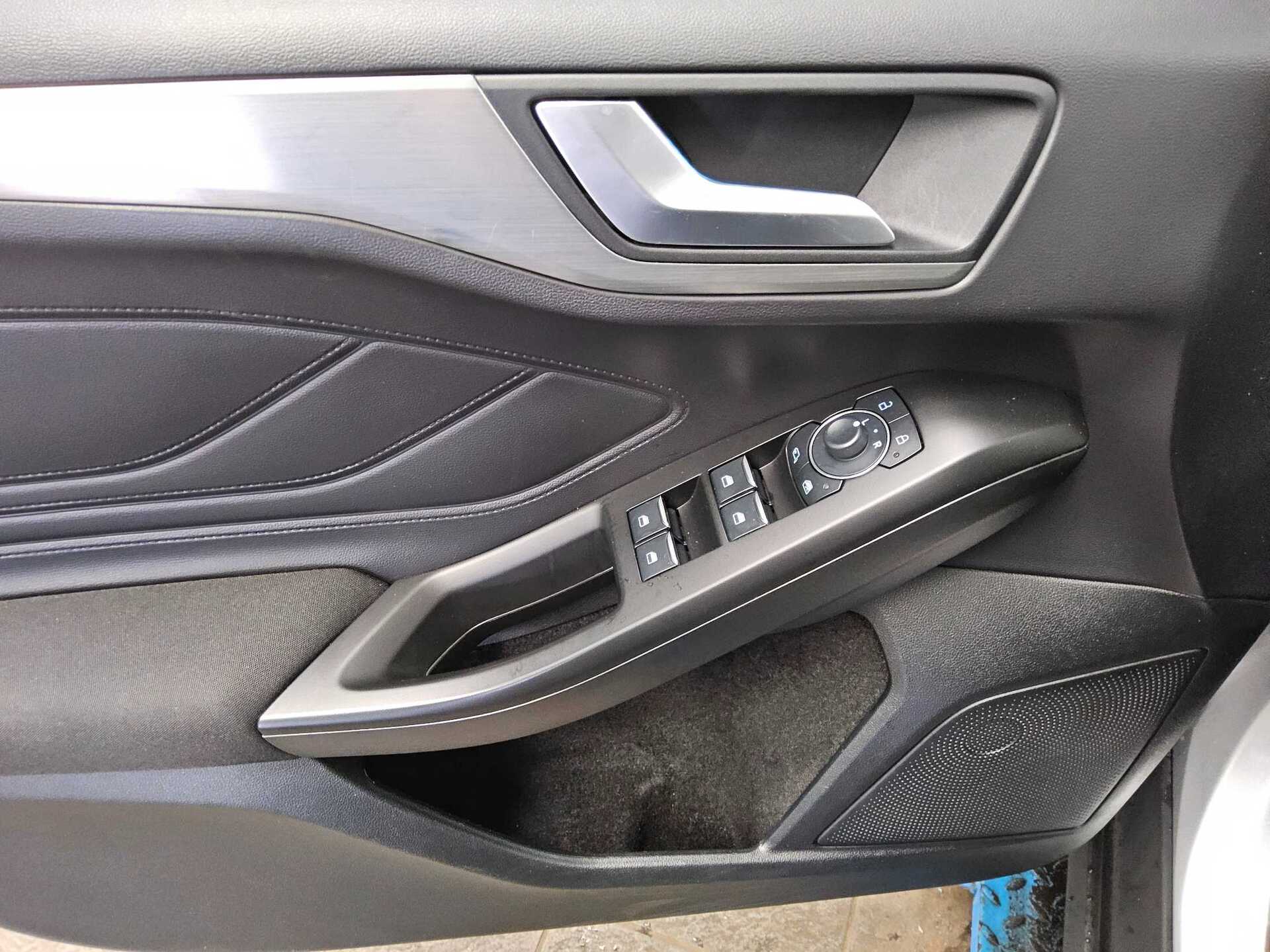 Ford Focus Turnier 1.5 EB Titanium X Navi DC LED RFK 10