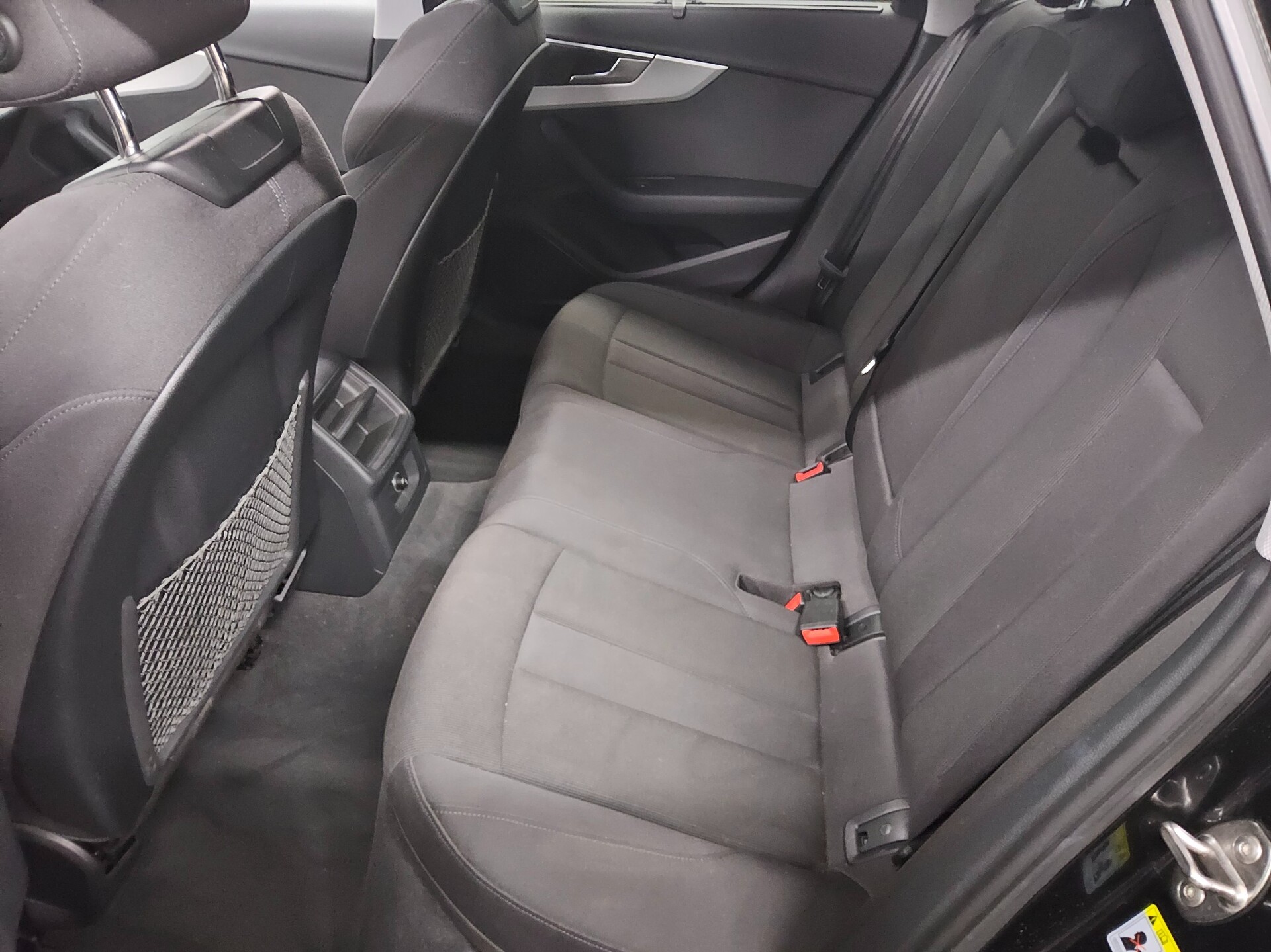 Audi A4 Avant 40 TDI advanced Navi LED Pano AHK RfK 13