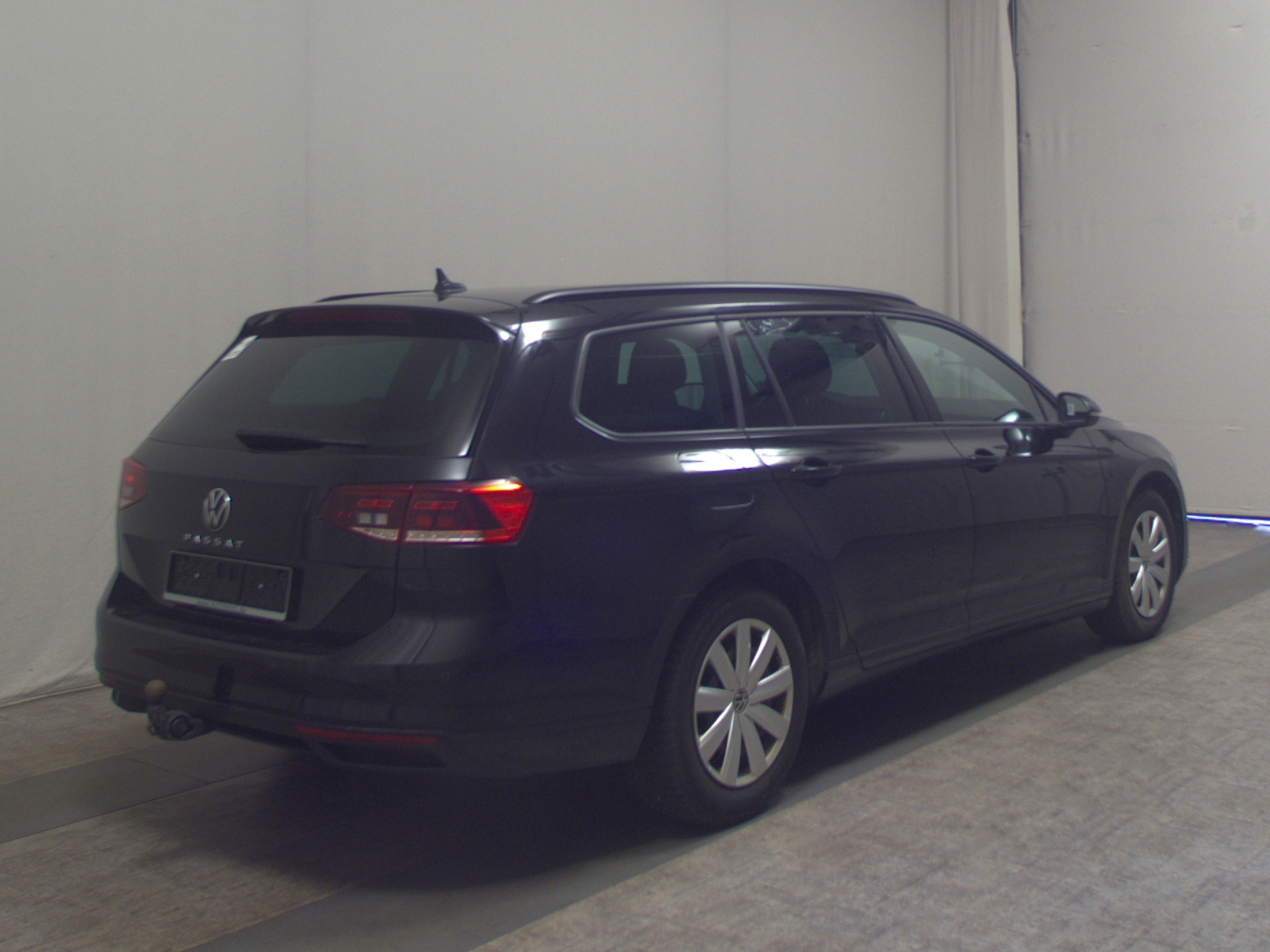 Volkswagen Passat Var. 2.0 TDI Navi LED ACC AHK PDC BT 4