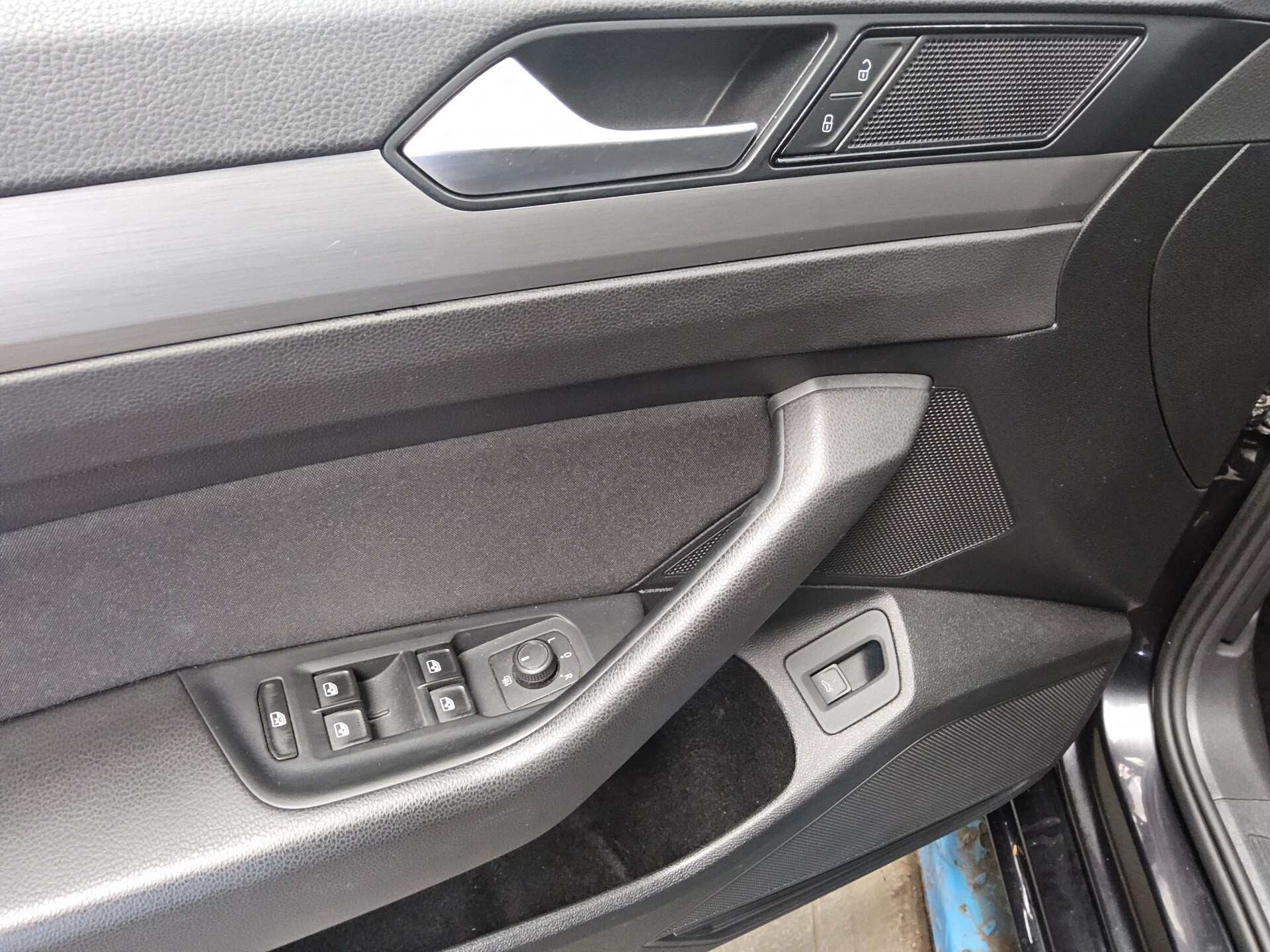 Volkswagen Passat Var. 2.0 TDI Navi LED ACC AHK PDC BT 9